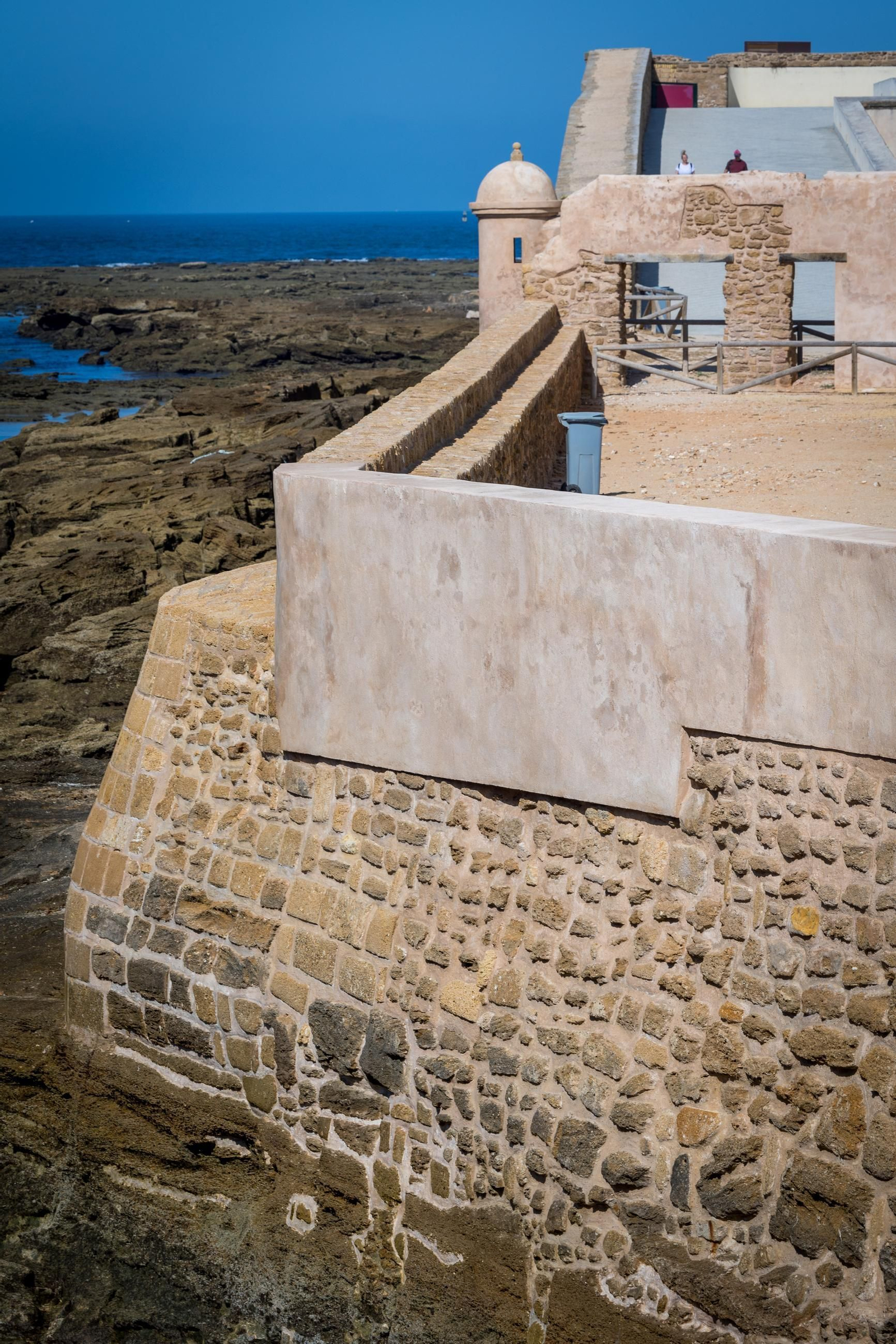 Imágenes del estado del castillo de San Sebastián de Cádiz