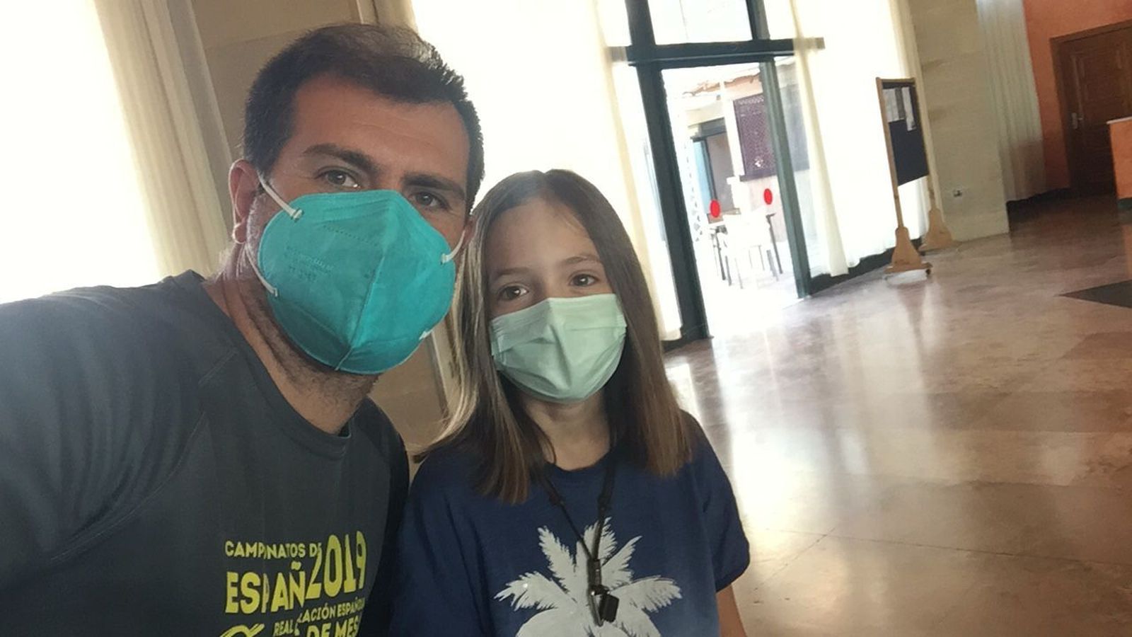 Nuria Vega, junto a Javier Galán sénior.