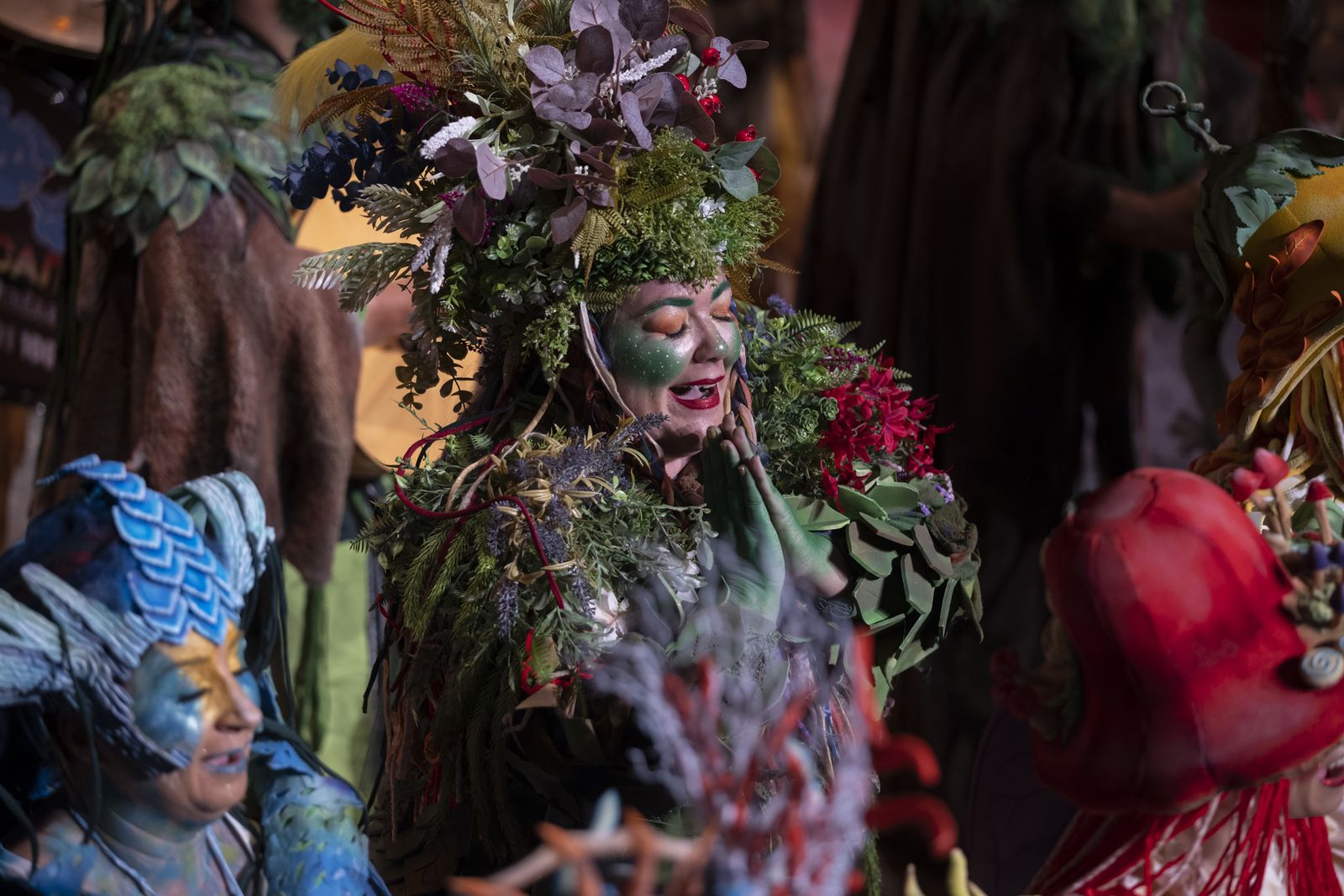 Imágenes de la actuación de la comparsa de Huelva "La vieja verde" en el Carnaval Colombino