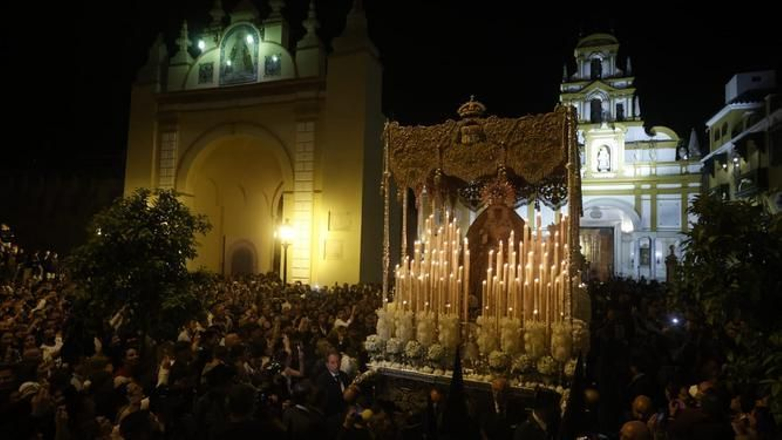 La Macarena en la calle