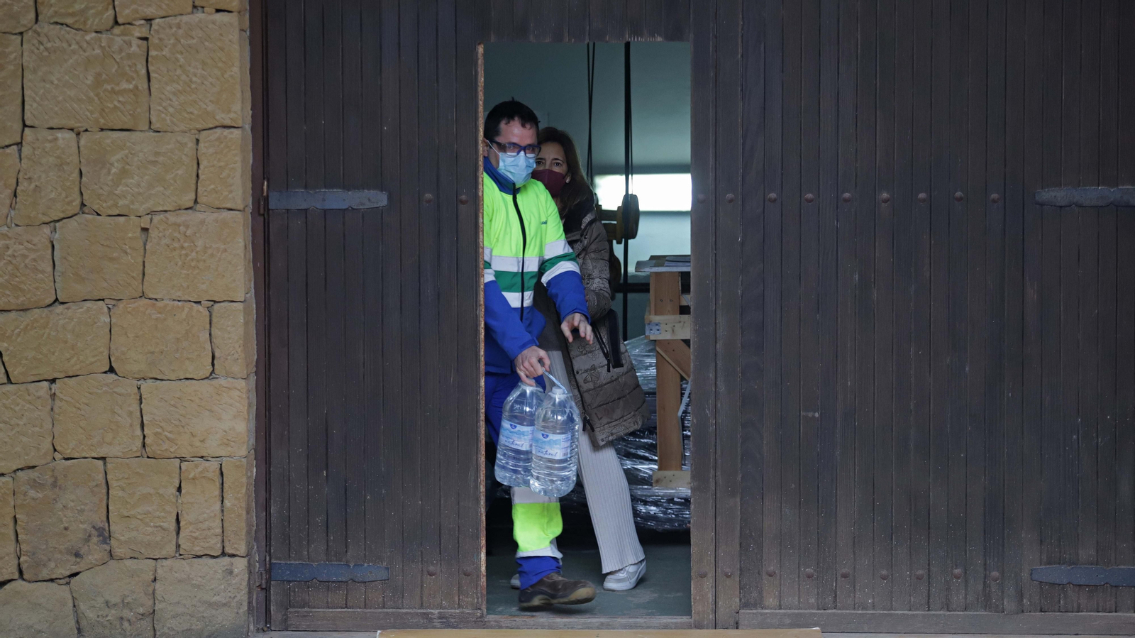 Fotos del reparto de agua de Aqualia  en La Alcaidesa