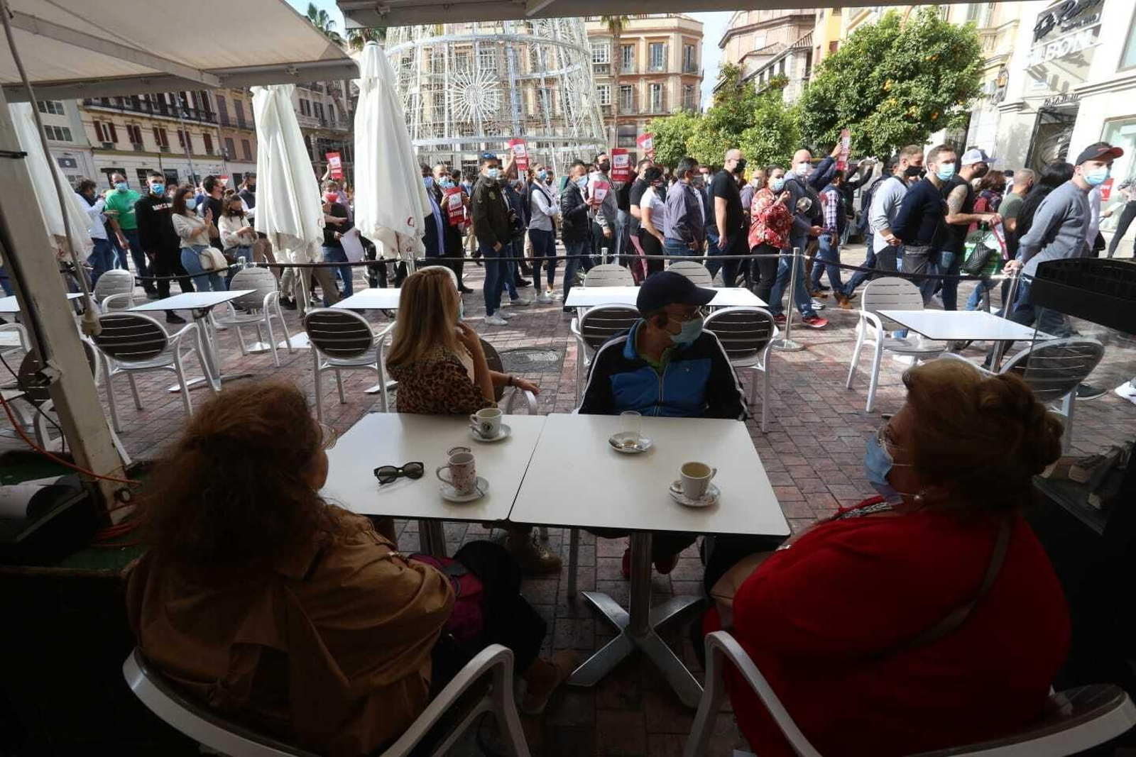 Fotos de la cacerolada de los hosteleros en Málaga, contras las medidas del Covid