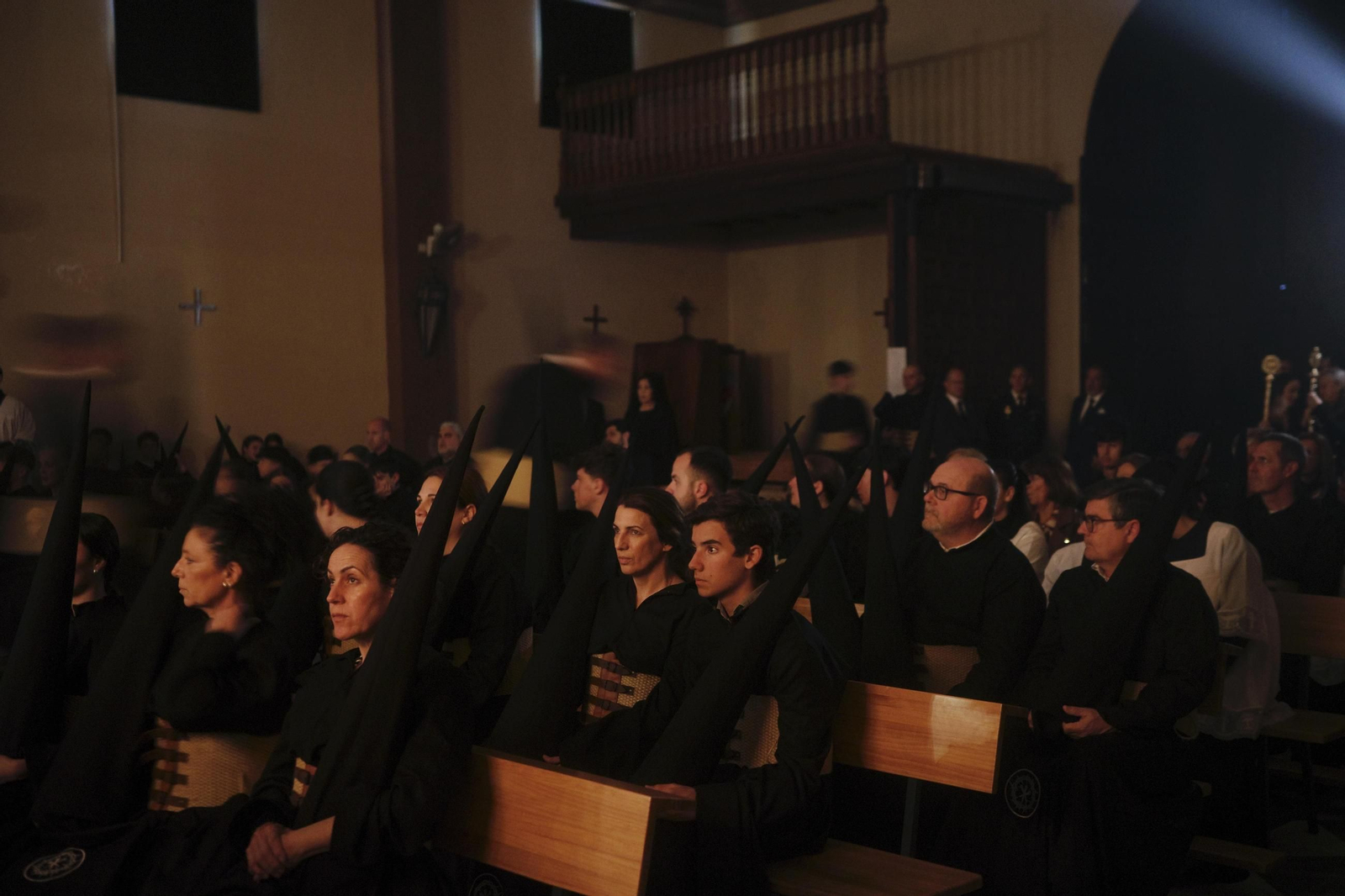 Imágenes de la salida de la Soledad en la Semana Santa de Chiclana 2025