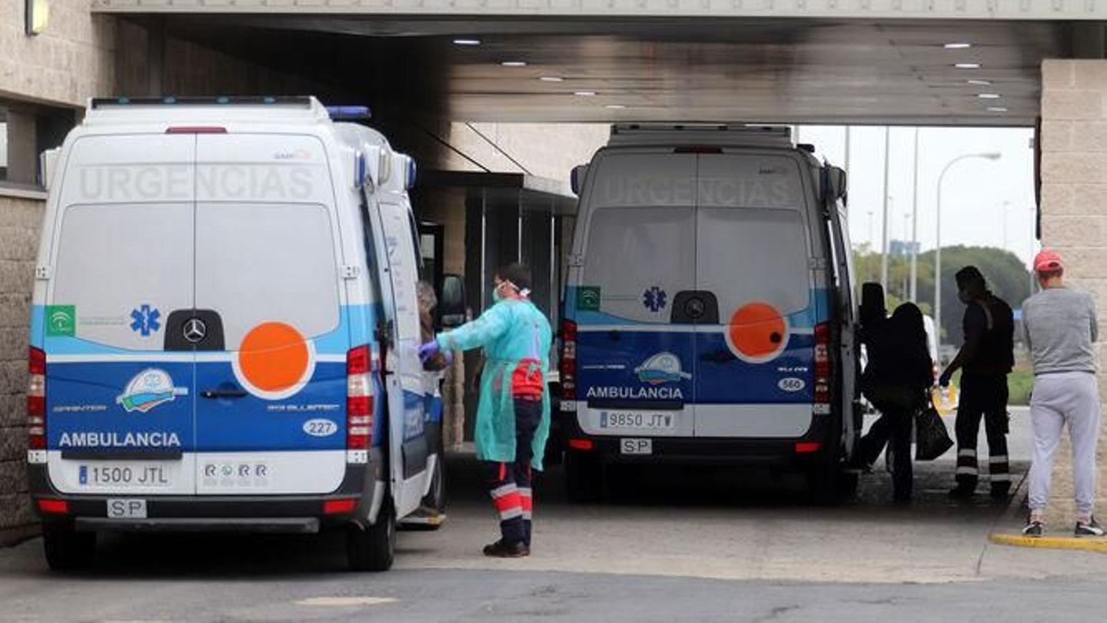 Entrada de urgencias del Hospital Juan Ramón Jiménez de Huelva.