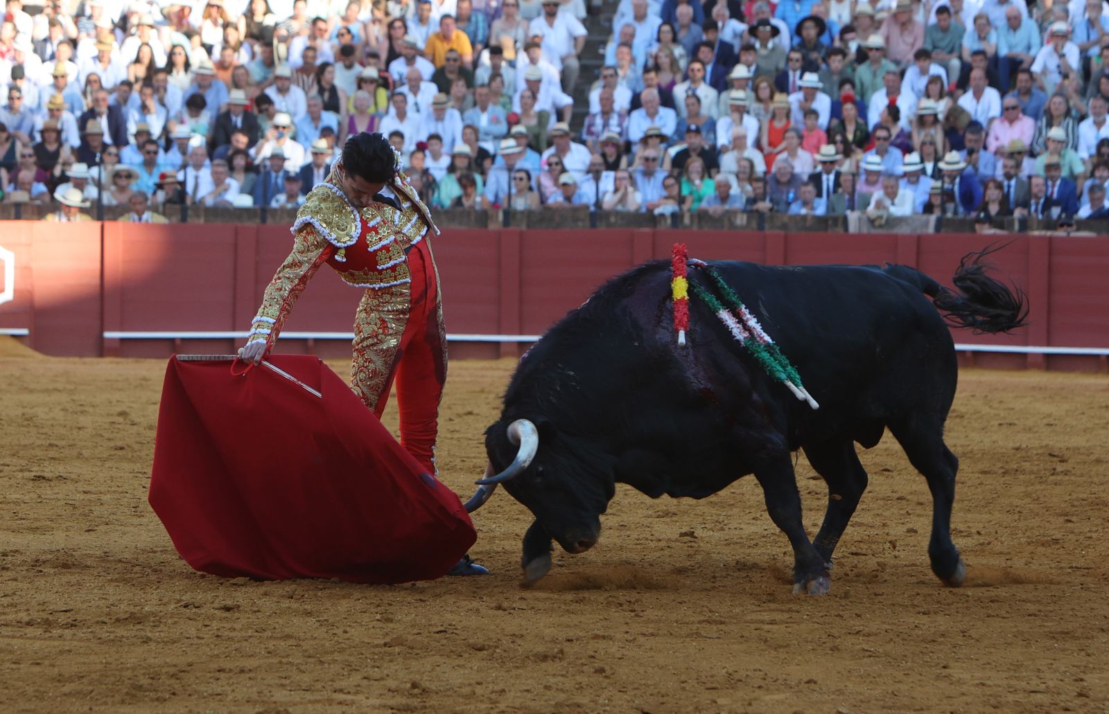 Imágenes de la corrida de toros en la Feria de Sevilla 2023 con El Juli, Alejandro Talavante y Tomás Rufo