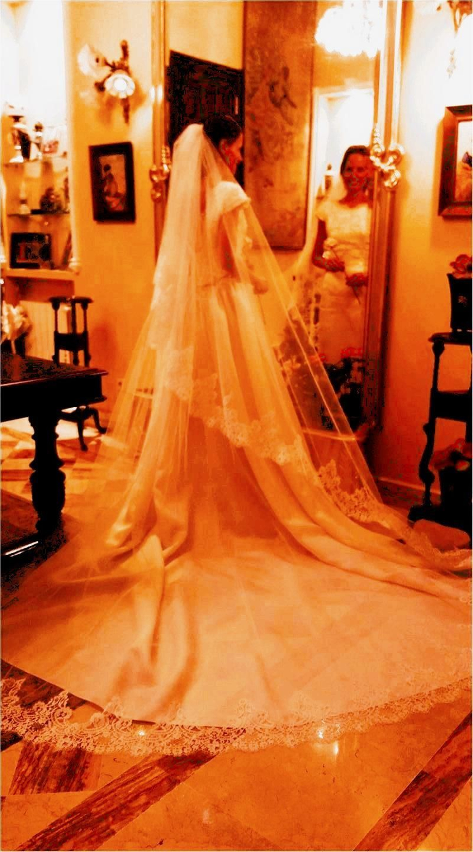 Traje de novia. Traje de novia.