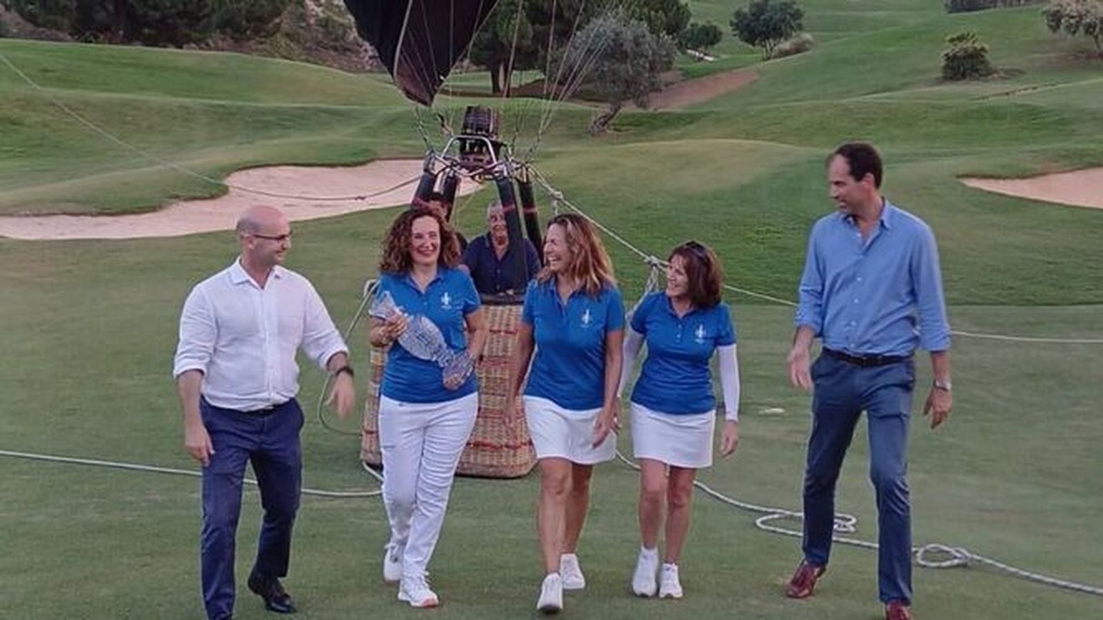 mijasEl trofeo de la 'Solheim Cup' de golf llega a Mijas en globo.