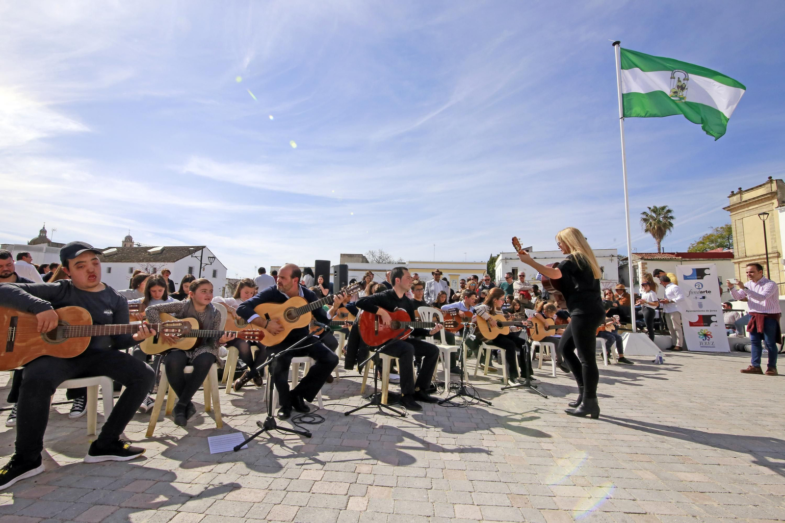 Himno Andaluz a guitarra y flashmob flamenco por el día de Andalucía