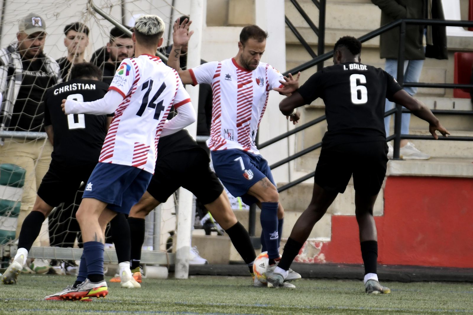 Imagen del encuentro entre el Arenas y El Palo.