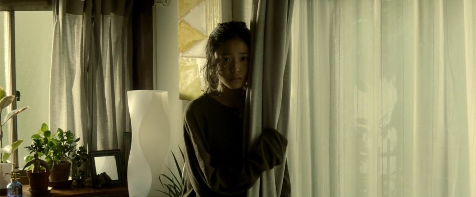 1. Una imagen de 'Creepy' (2016), película de Kiyoshi Kurosawa. 2. Fotograma de 'The third murder', el nuevo filme