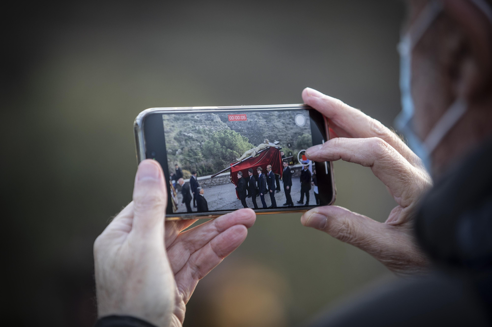 El vía crucis con el el Cristo de los Gitanos, en imágenes