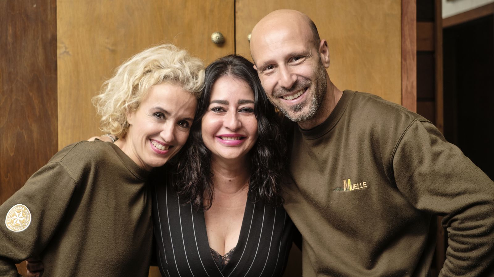 Raquel junto al equipo de Muelle Uno