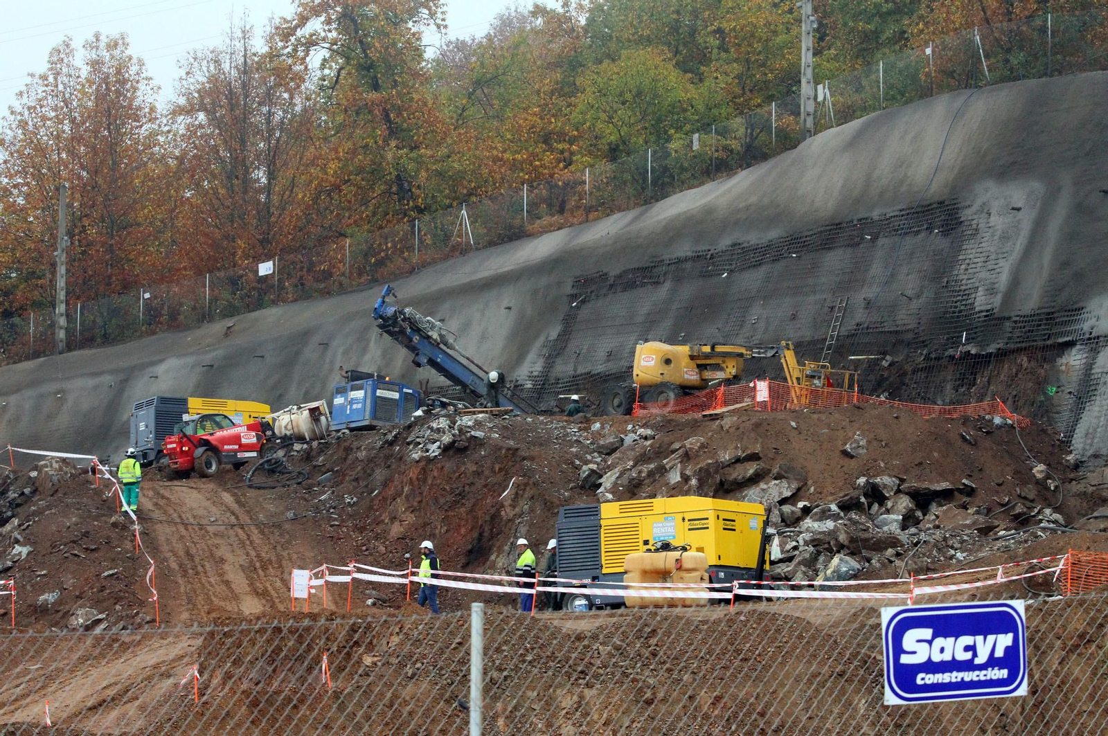Imágenes de la colocación de la primera piedra de la planta de ElPozo en Jabugo.