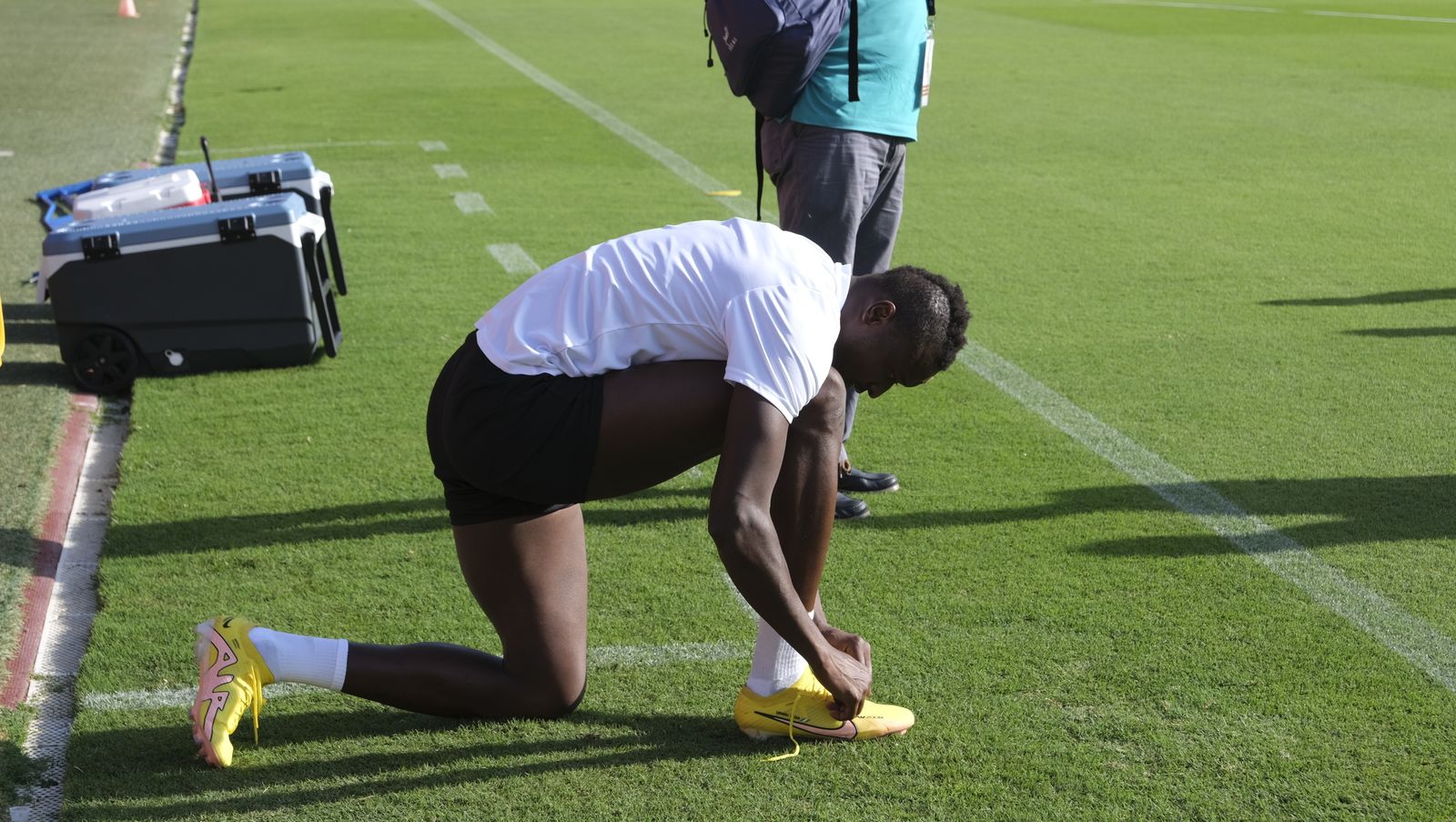 Imágenes de la visita de la Alcaldesa de Almería, María Vázquez, a los jugadores de la U.D. Almería