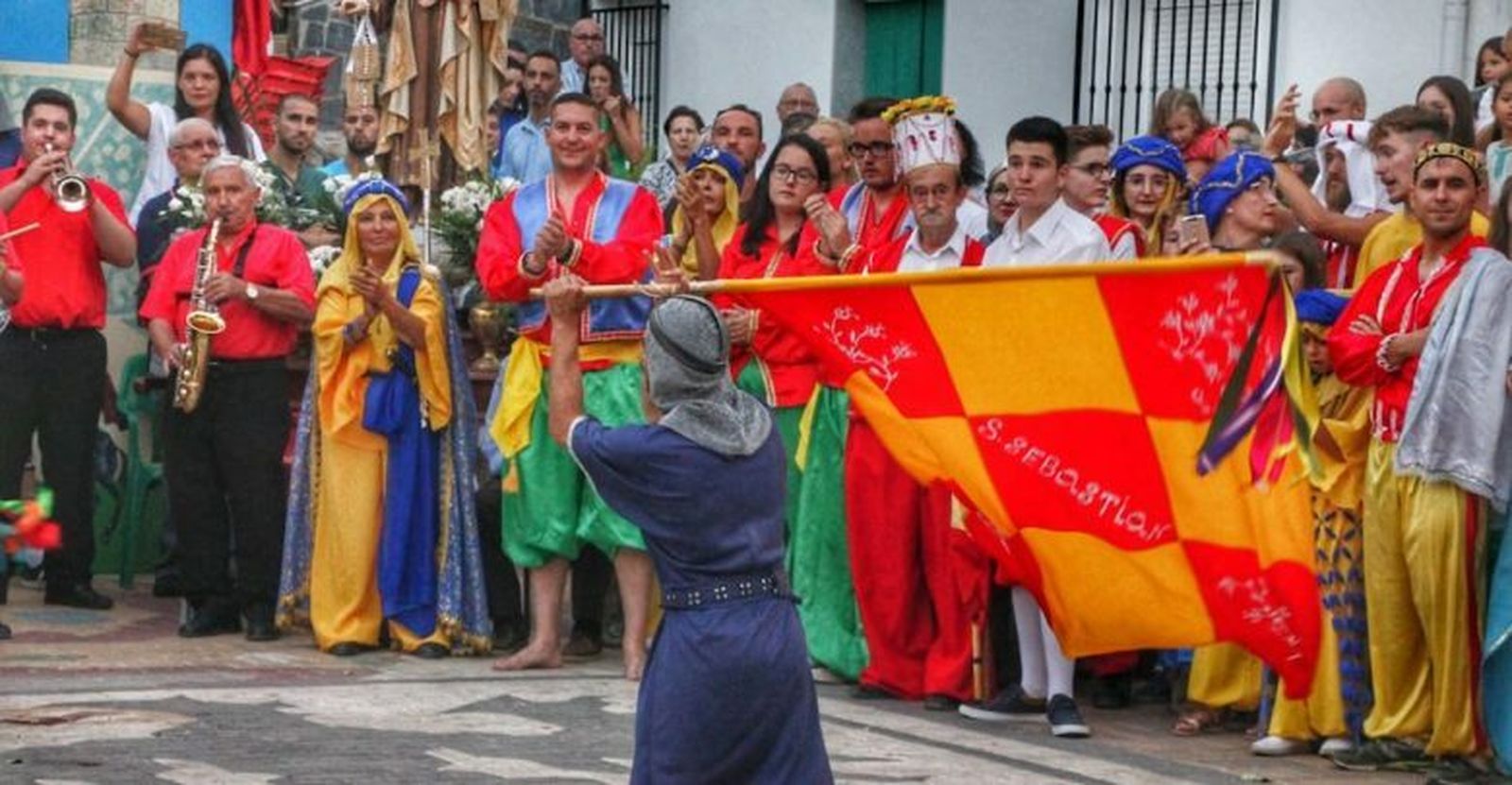 Fiestas de Moros y Cristianos en Sierro para celebrar San Sebastián.