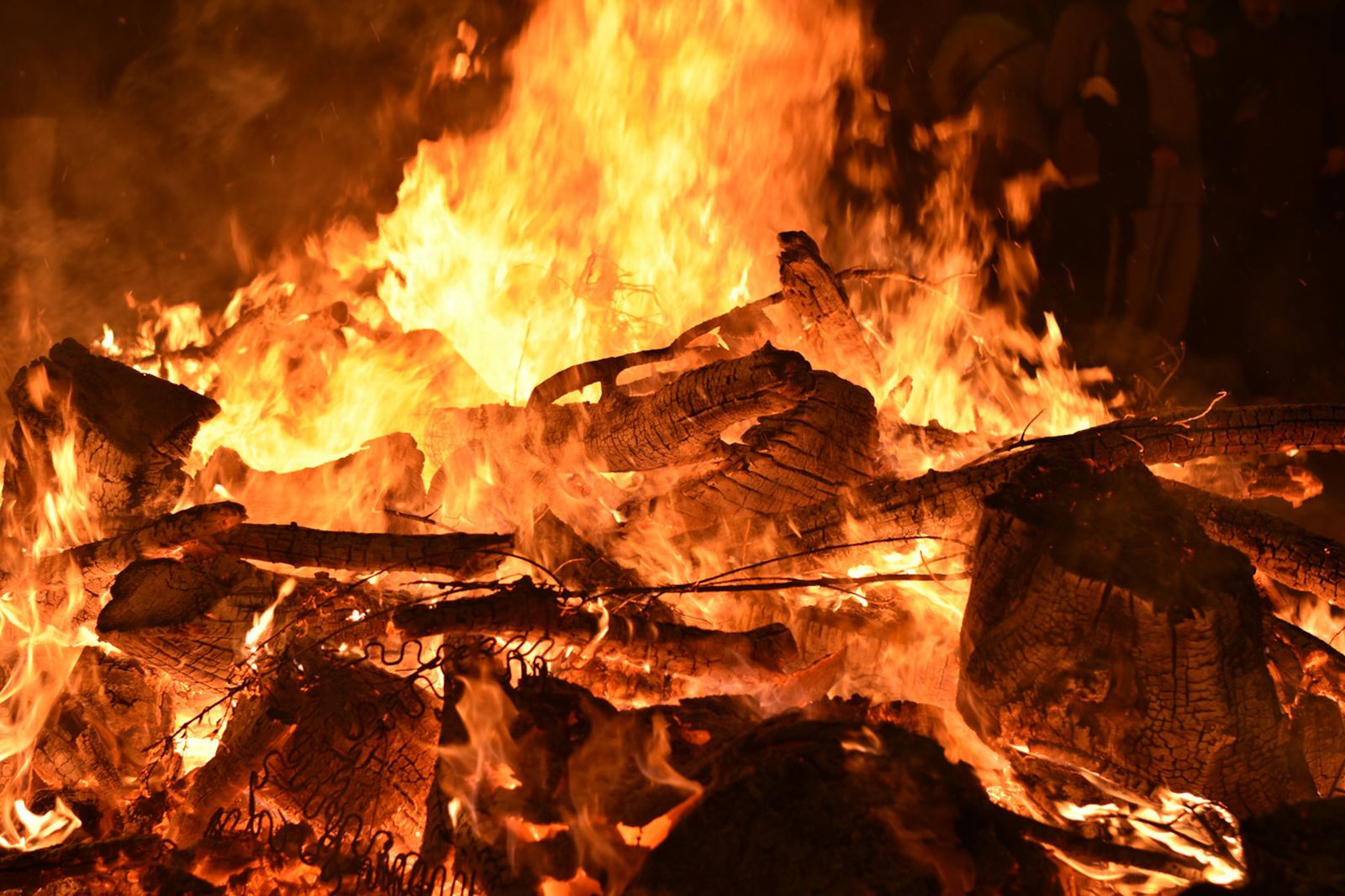 Jaén brilla y disfruta al fuego de las lumbres de San Antón