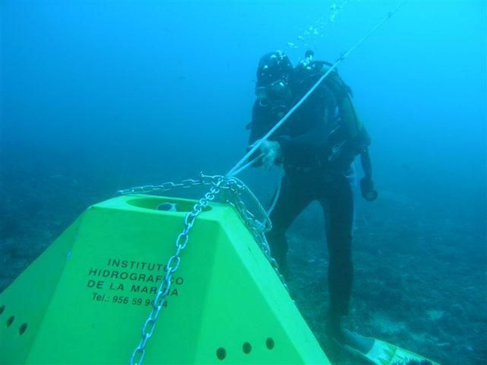 Pepe López en tareas submarinas.
