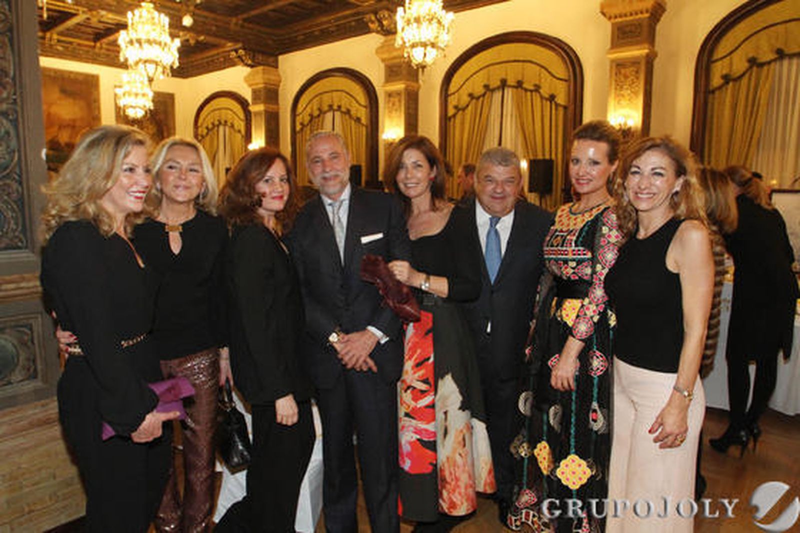 Carmen Rufino, Fátima Ysern, Macarena García Otero, Leonardo Rodríguez de la Borbolla, Rosa Rufino, José María Gil Arévalo, Marita Rufino y Marta Campos./ Antonio Pizarro/Juan Carlos Vázquez/ Juan Carlos Muñoz/Belén Vargas