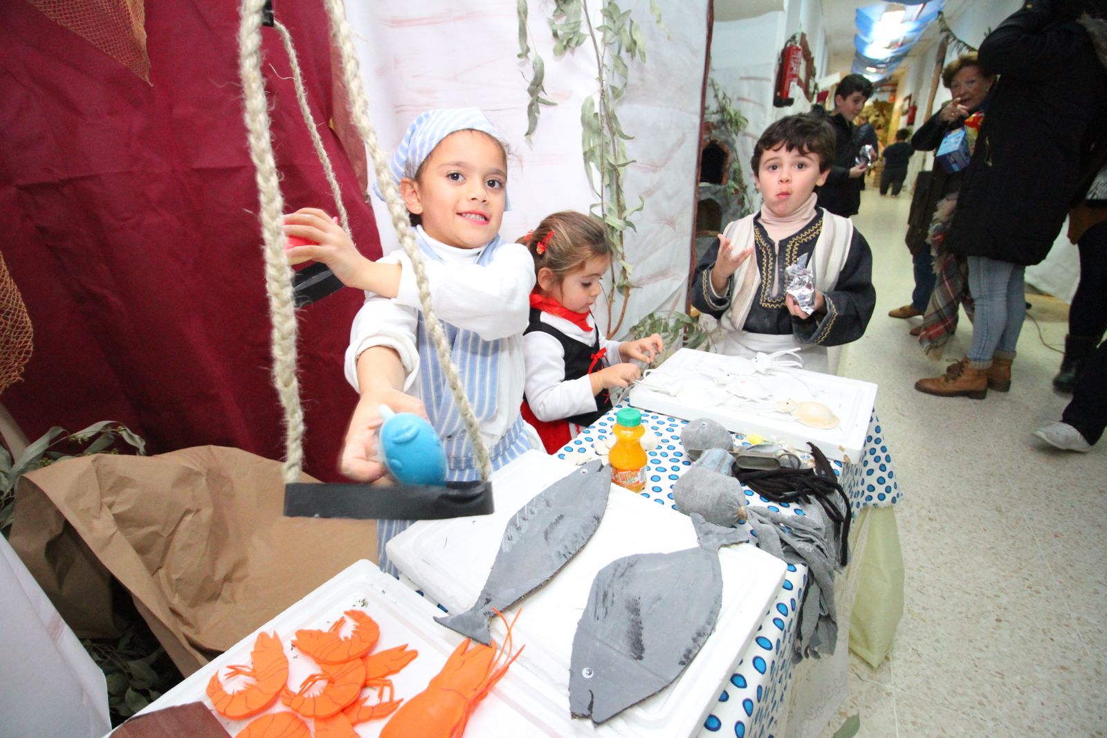 Imágenes del Belén viviente del colegio 12 de Octubre y la AMPA