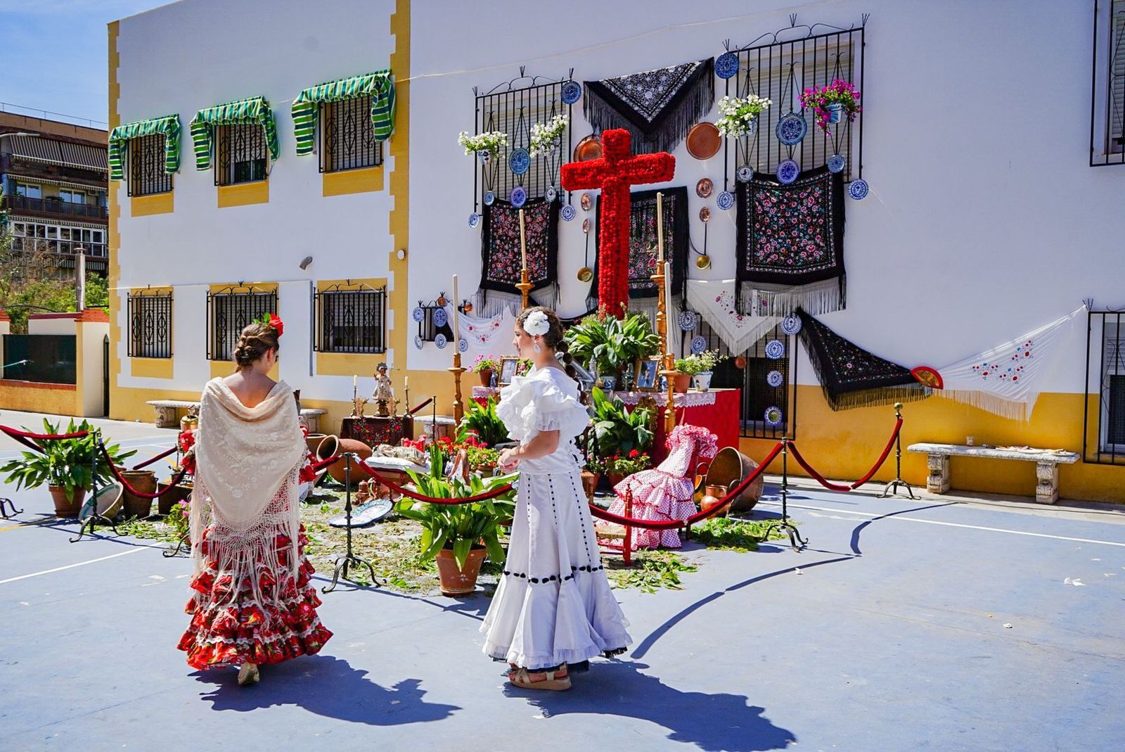 Los mejores momentos del primer día de Cruces en Granada en fotos