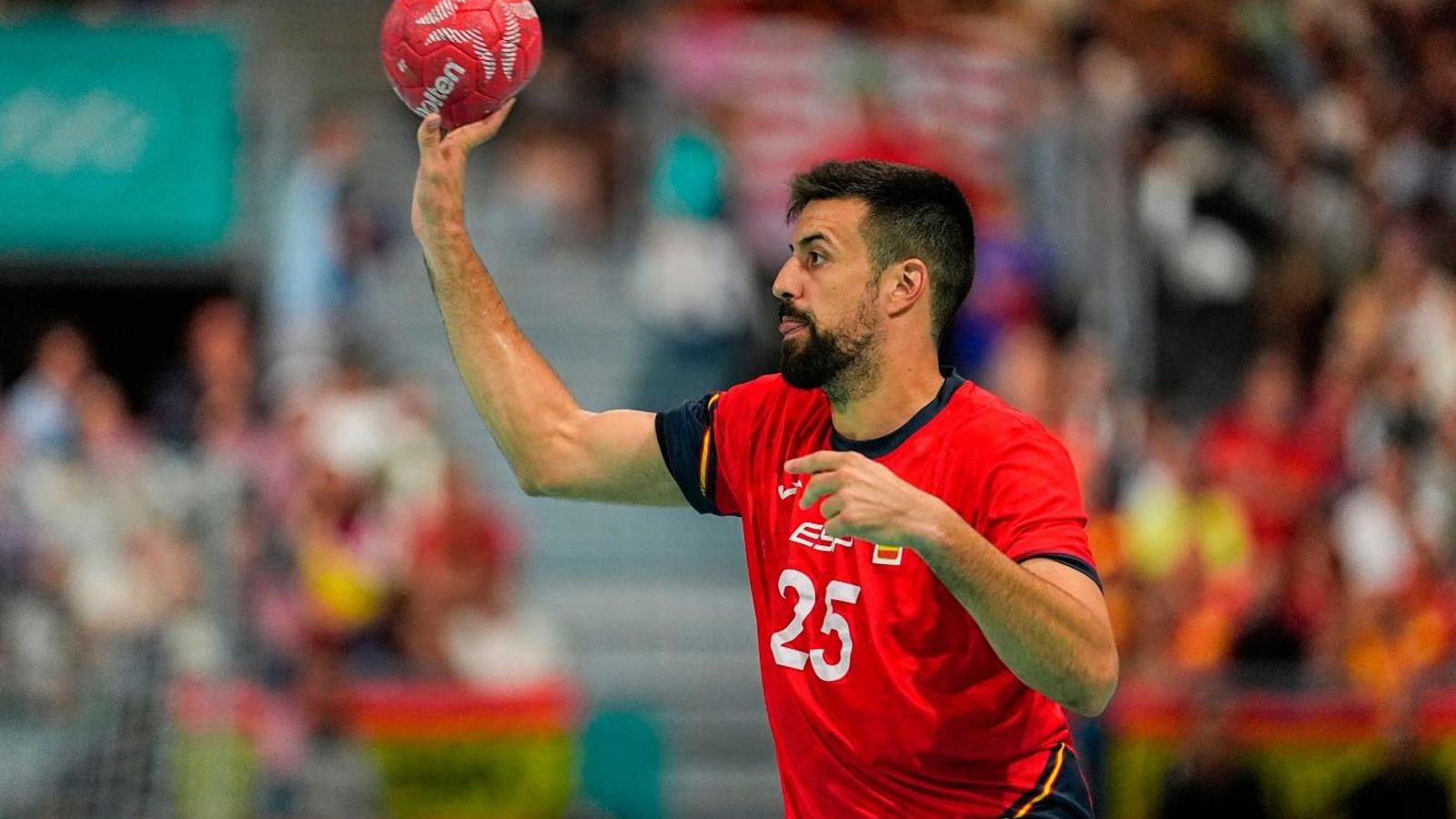 Agus Casado busca el pase en este encuentro contra el combinado esloveno.