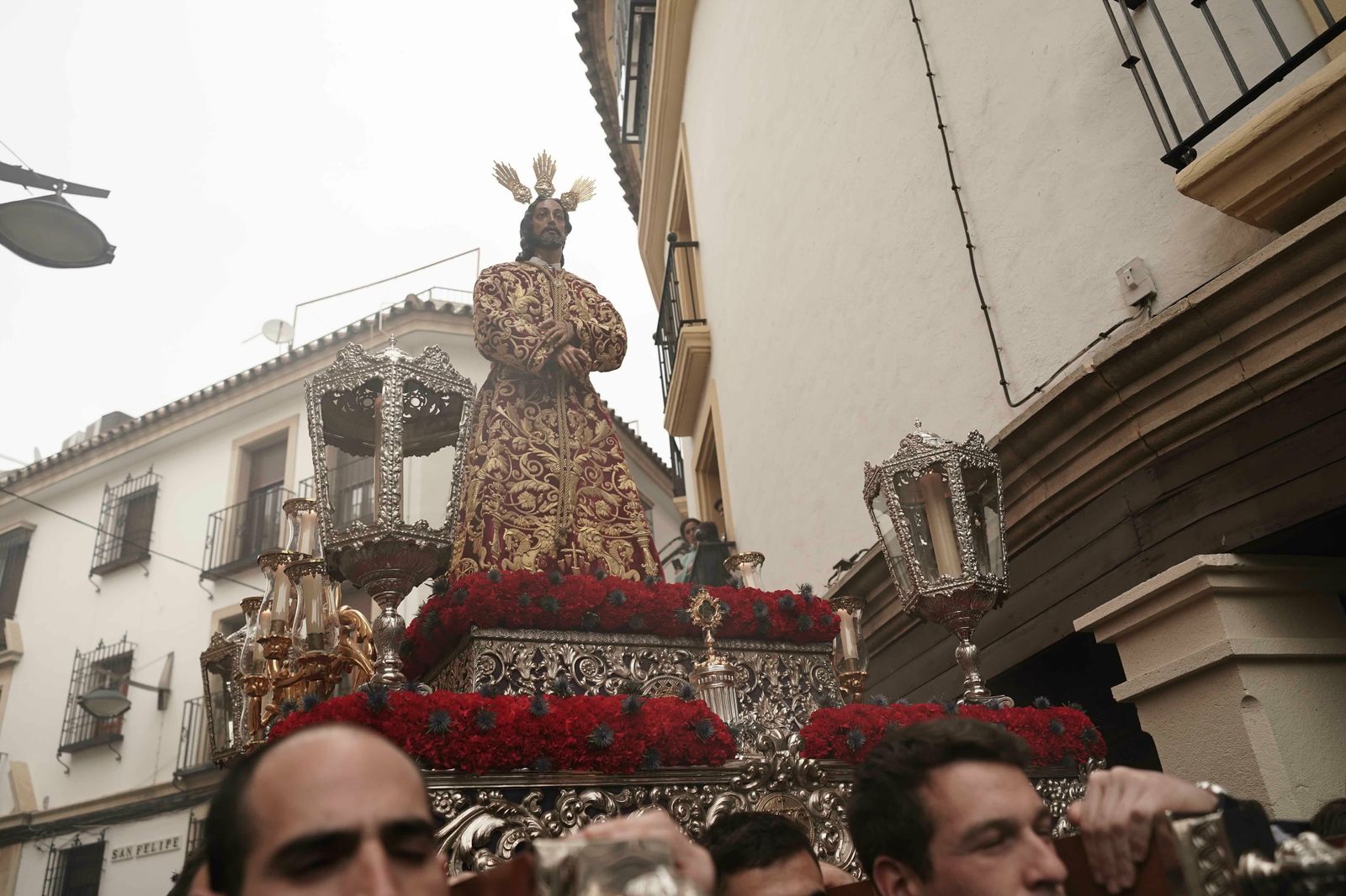 El Vía Crucis de las Cofradías 2020, en fotos