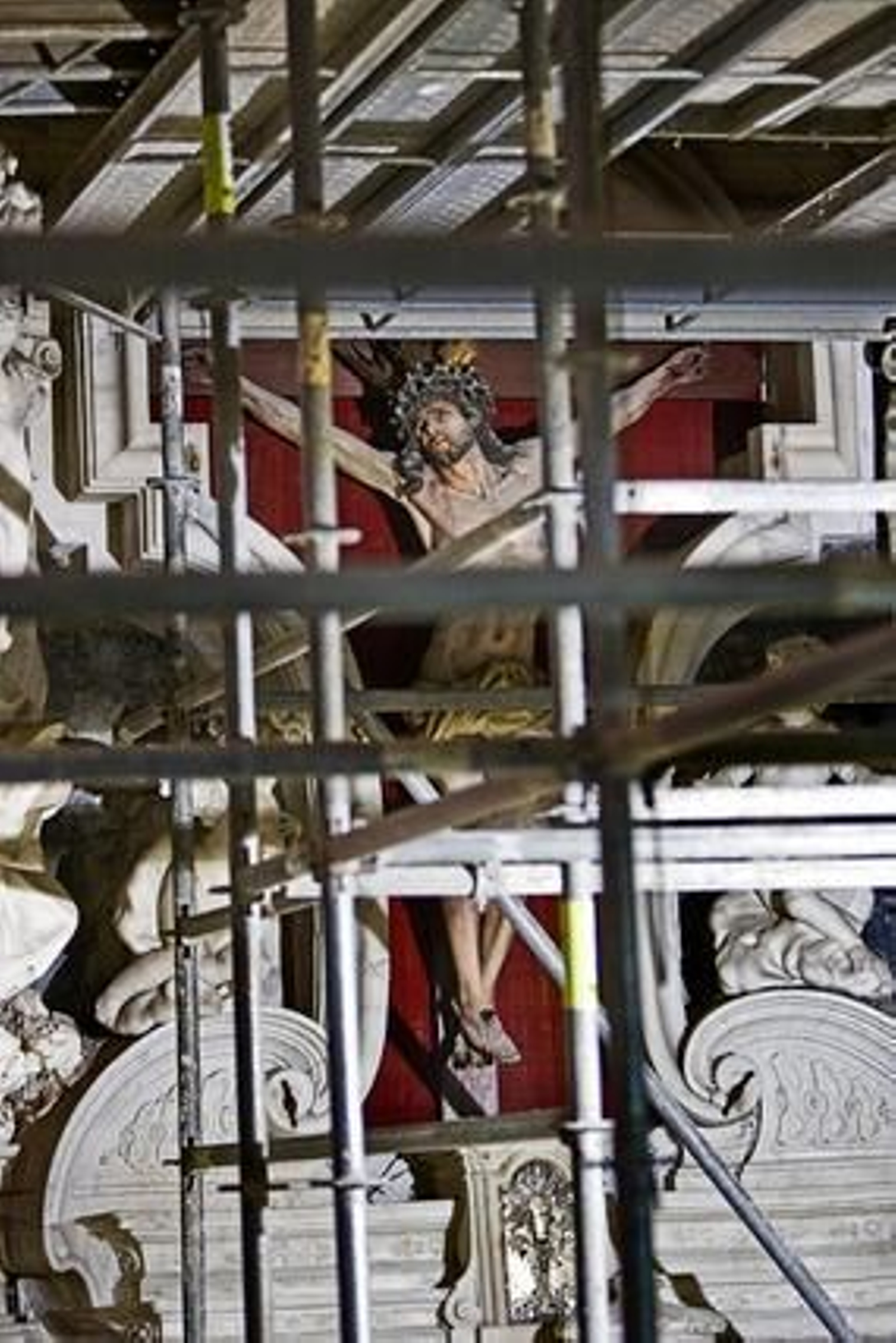 Aparecen nuevos frescos en los trabajos de rehabilitación del Oratorio de San Felipe Neri. 

Foto: Julio Gonzalez