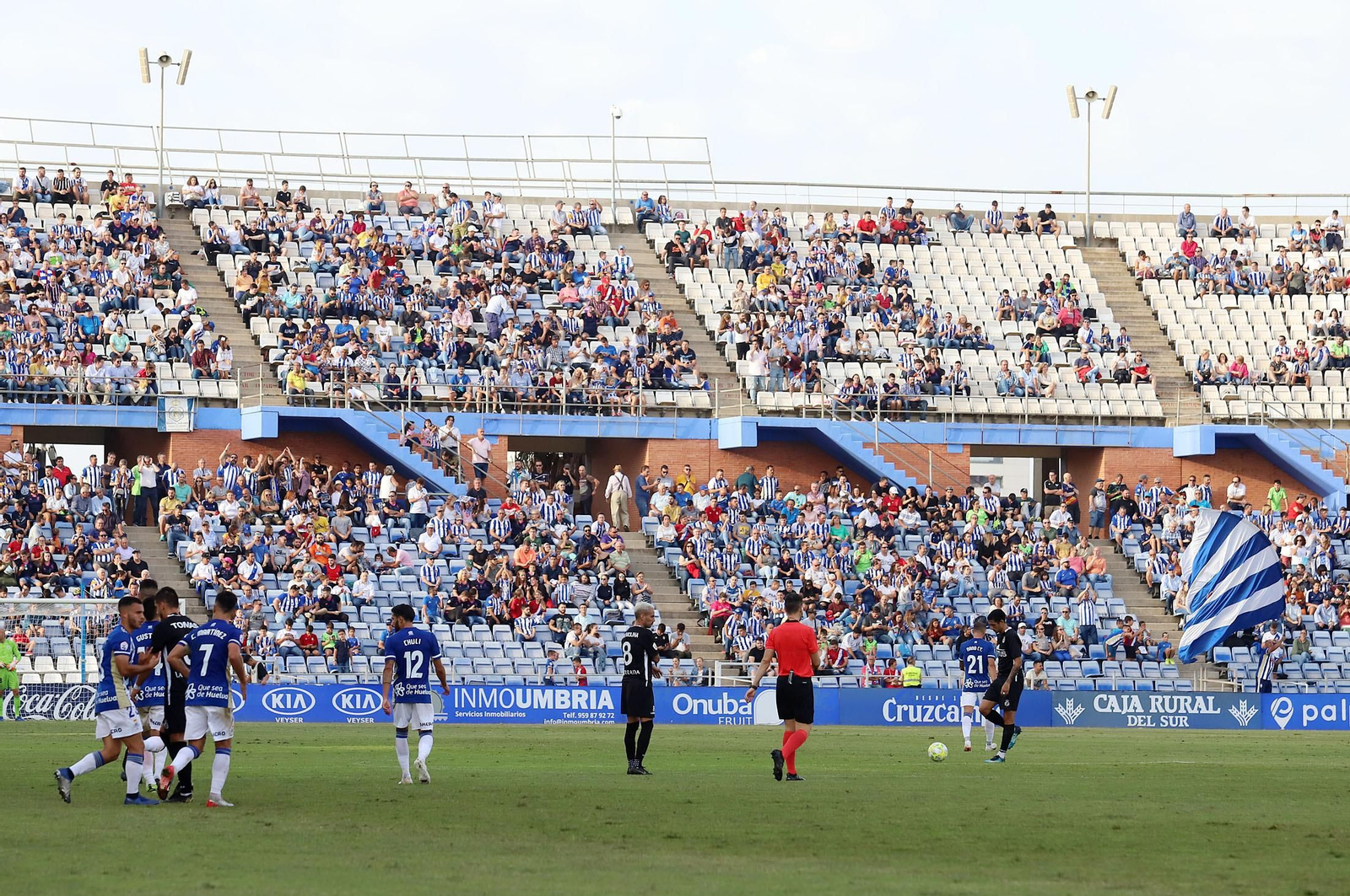 Imágenes del ambiente en el Estadio Nuevo Colombino