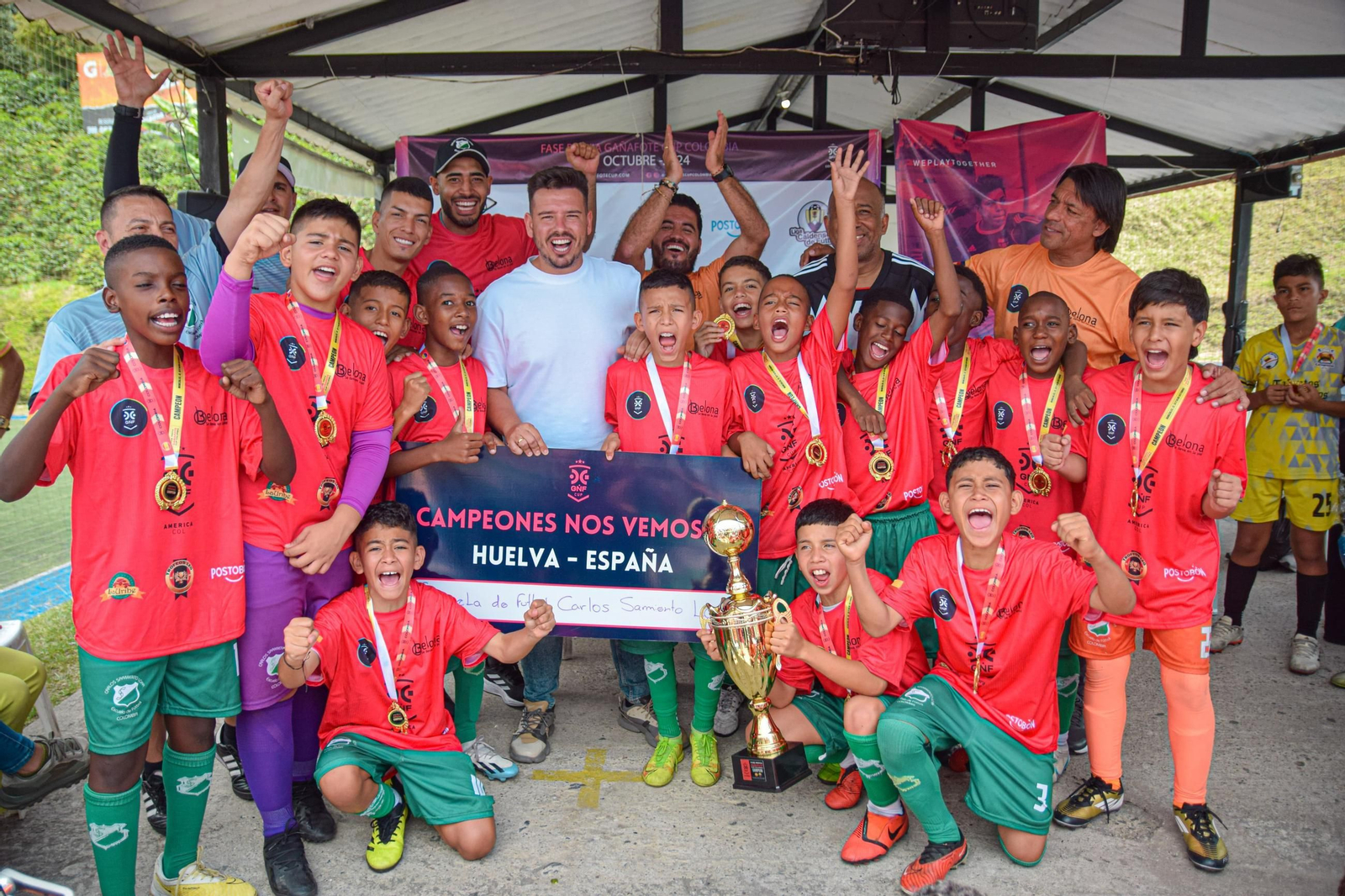 El equipo ganador de Colombia festeja su presencia en la Gañafote Cup del próximo año.