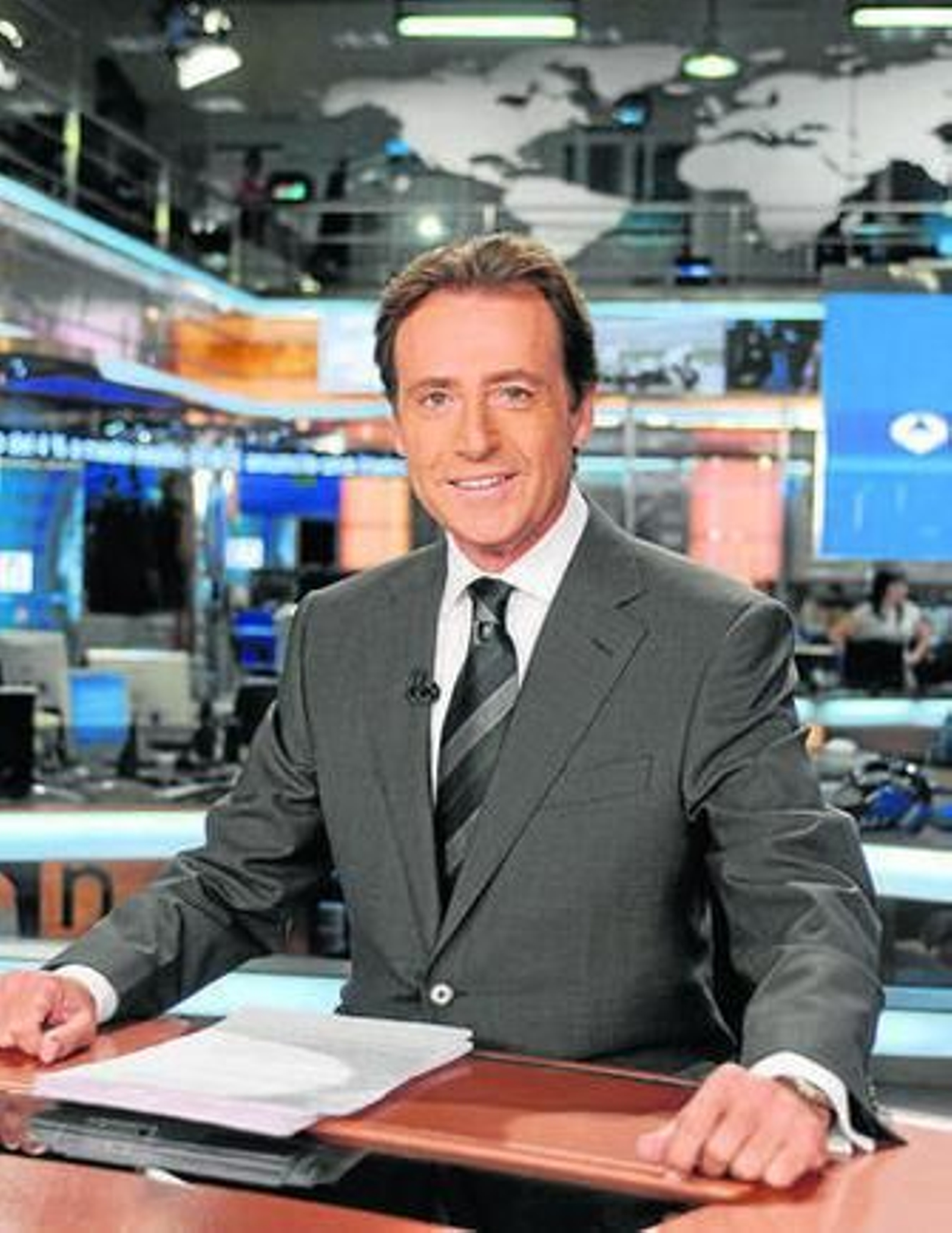 Matías Prats presenta las noticias vespertinas de Antena 3.