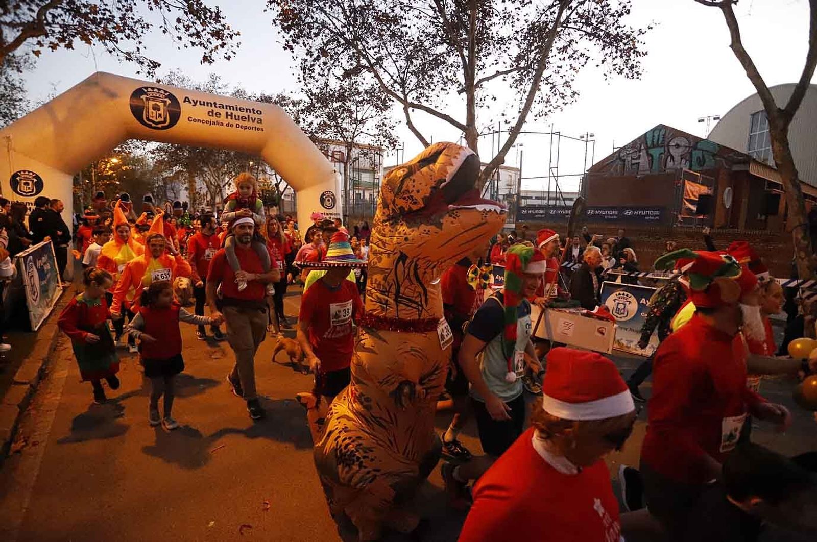 Imágenes de la carrera de San Silvestre en Huelva