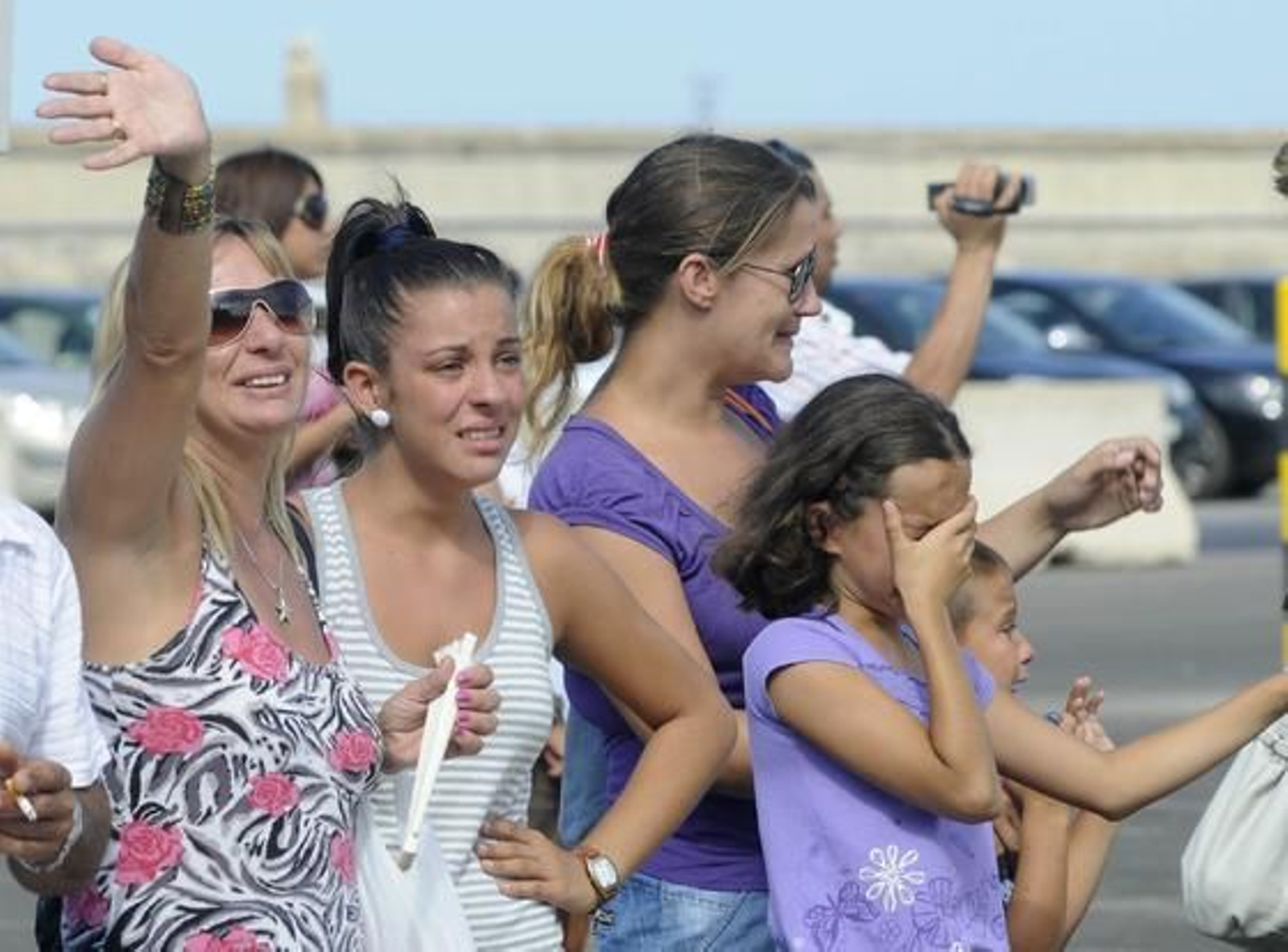 El buque Galicia parte de la Base Naval de Rota con rumbo a Somalia para sumarse a la operación Atalanta. 

Foto: Borja Benjumeda