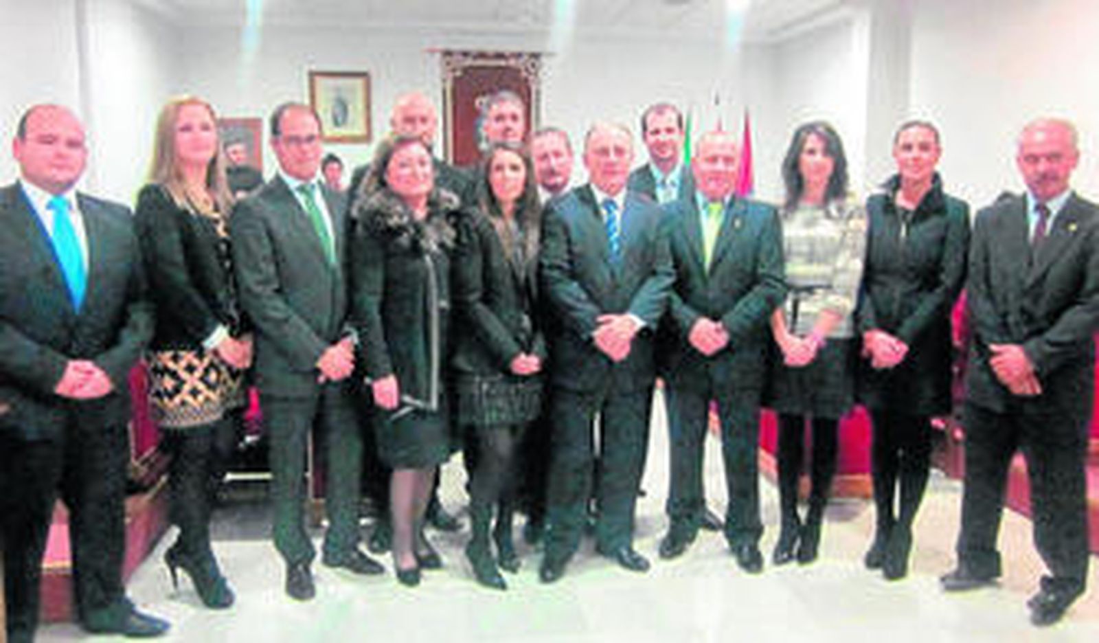 El nuevo equipo de Gobierno del Ayuntamiento de Adra con Enrique Hernando.