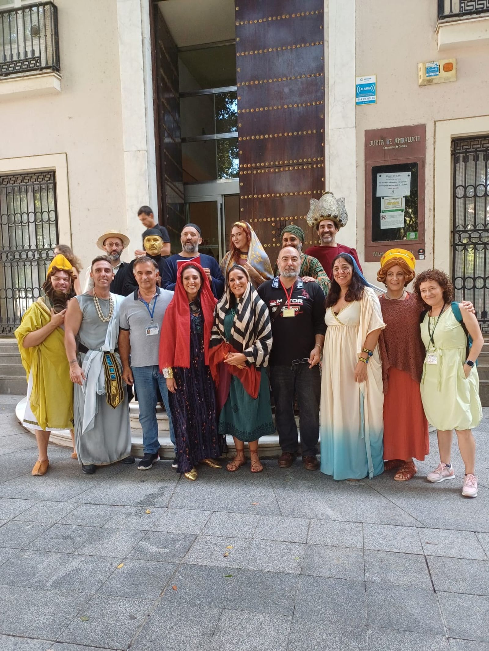 Una imagen de los protagonistas que guiaban el circuito de la Yincana Fenicia.