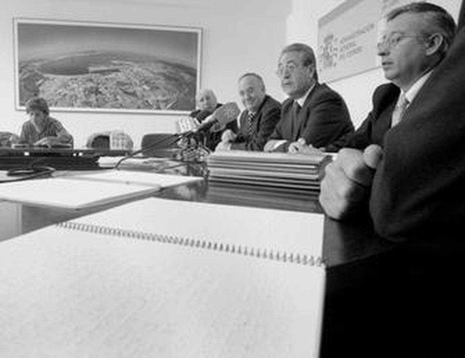 Rueda de prensa en la que se presentó la carta de servicios traducida al sistema braille.