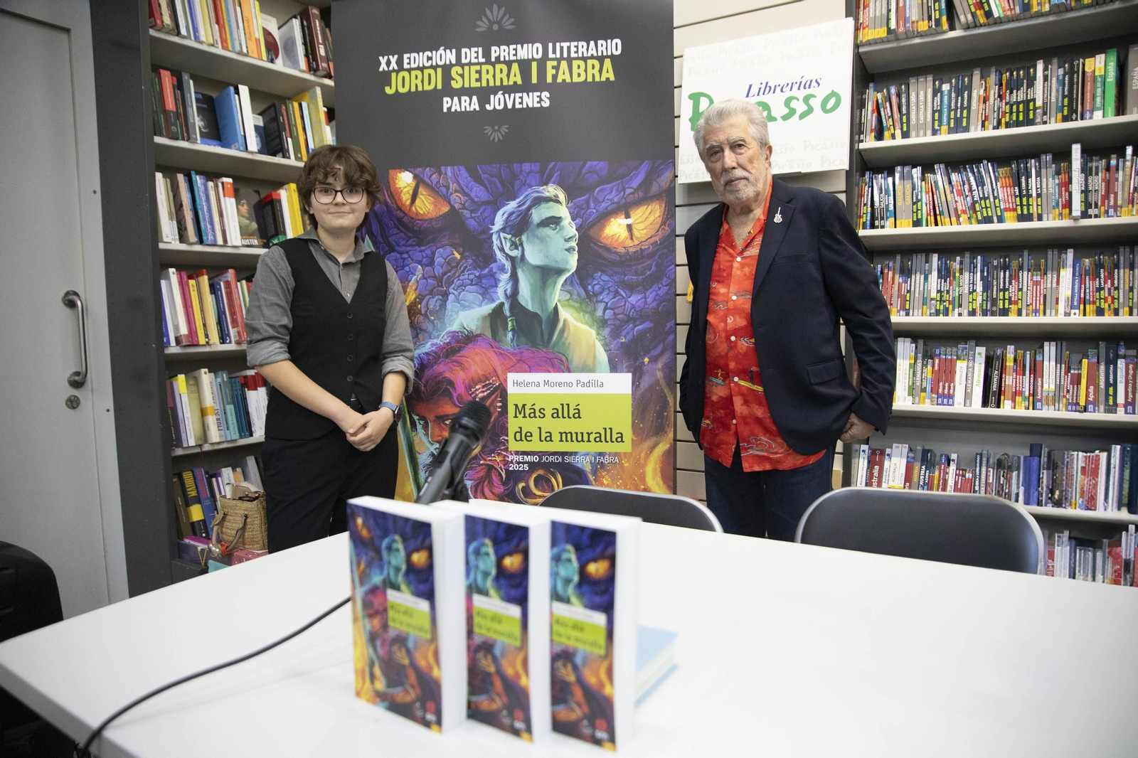 Helena Moreno Padilla recibe el XX Premio Jordi Sierra Fabra para jóvenes escritores en la Librería Picasso de Almería