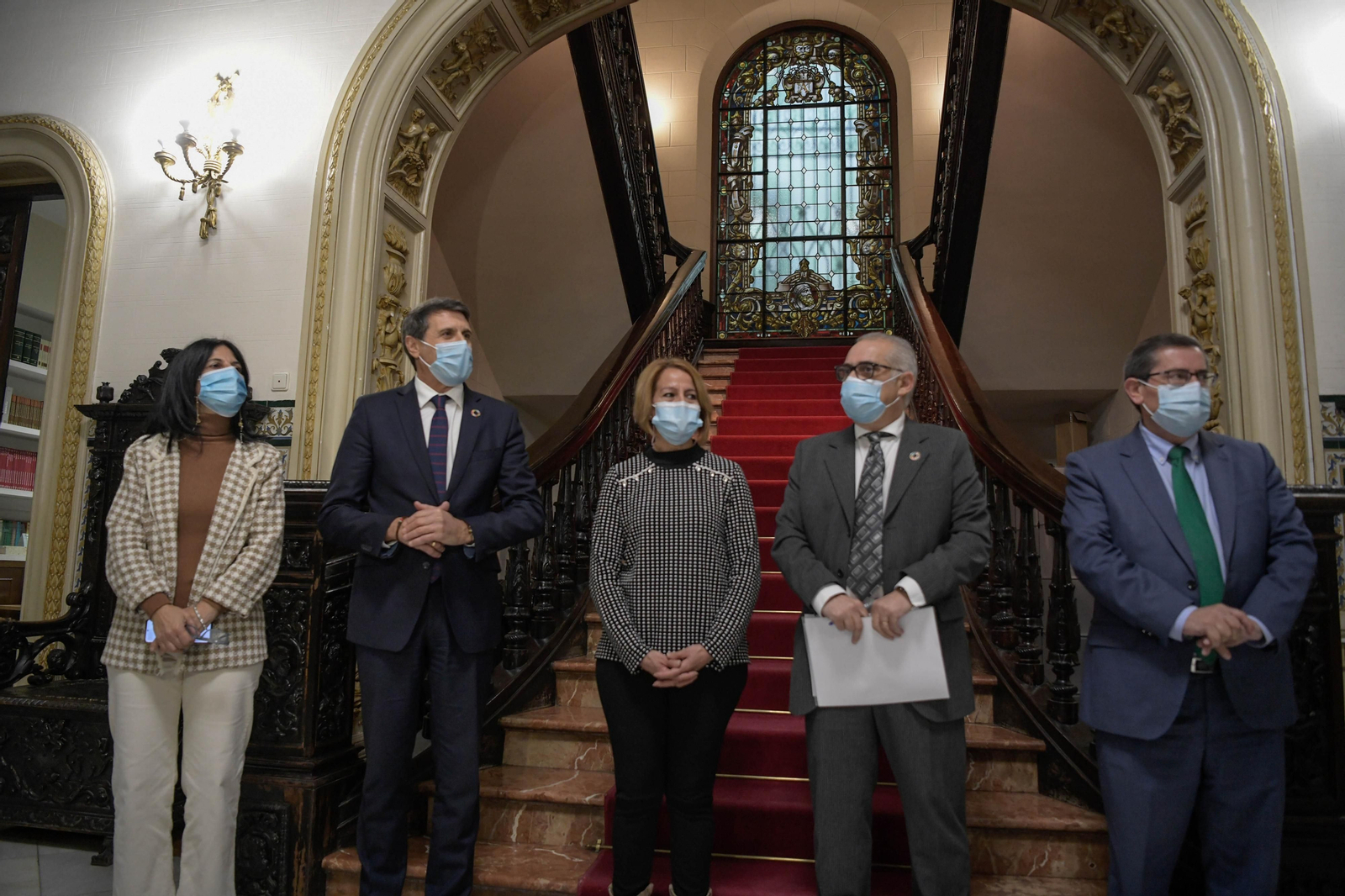Foto de familia de los participantes a la reunión