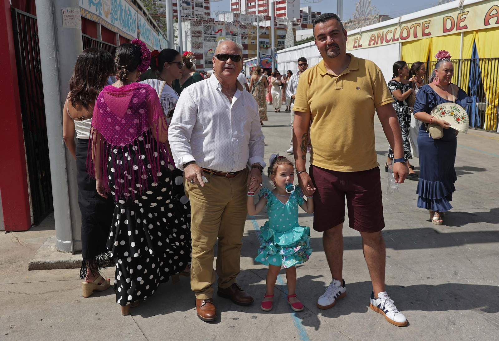Búscate en las fotos del Domingo por Sevillanas de la Feria Real de Algeciras 2025