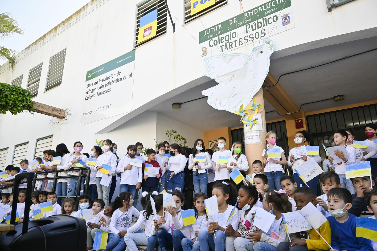 Homenaje del CEIP Tartessos a los niños de Ucrania.