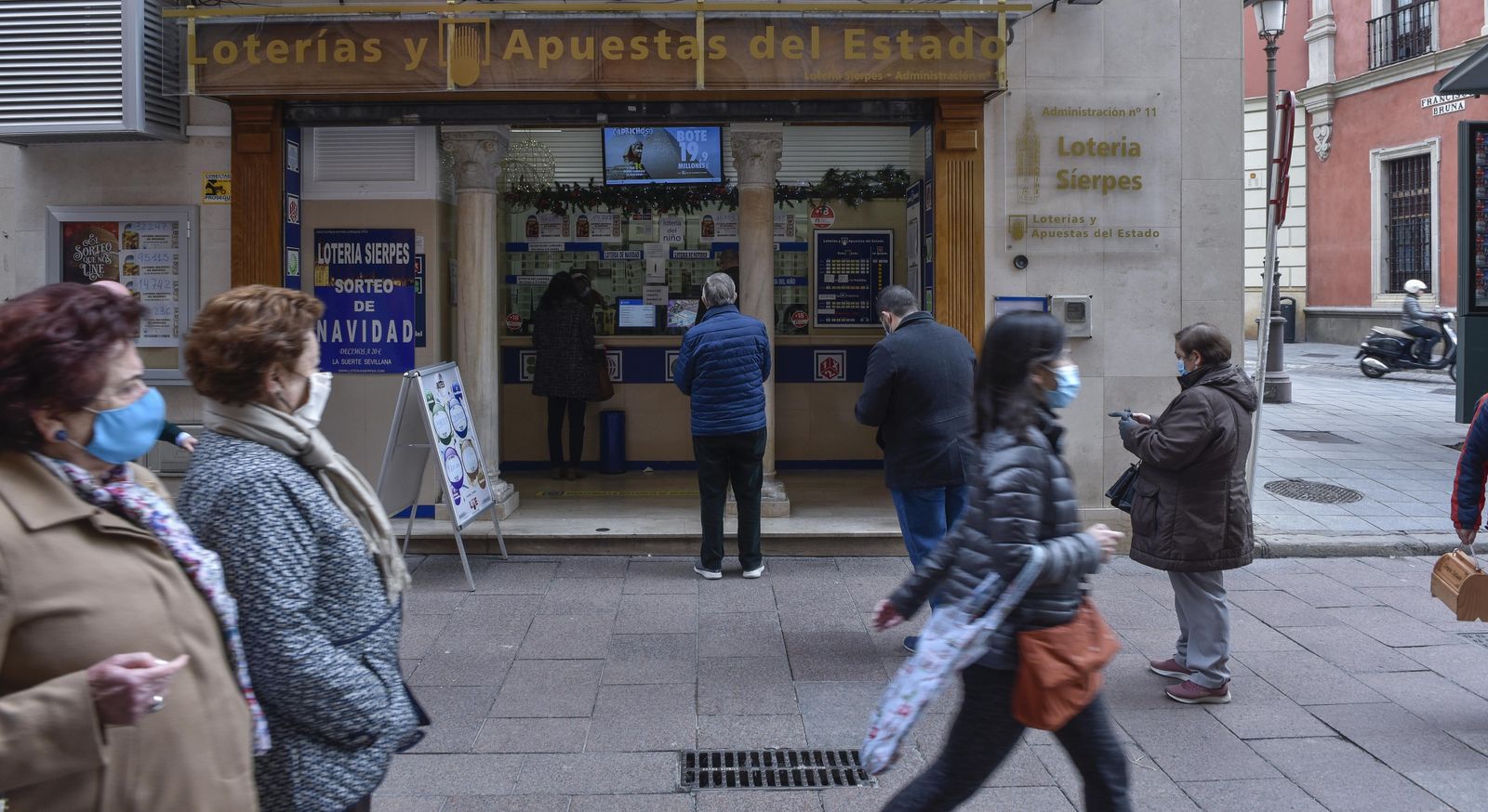 Una administración de loterías situada en la calle Sierpes.