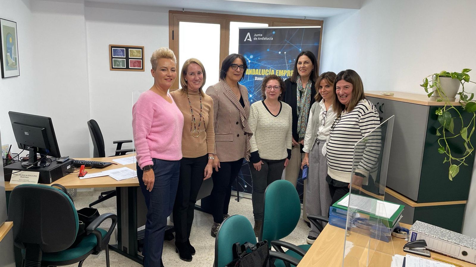 La delegada María José Martín visita el CADE de Atarfe