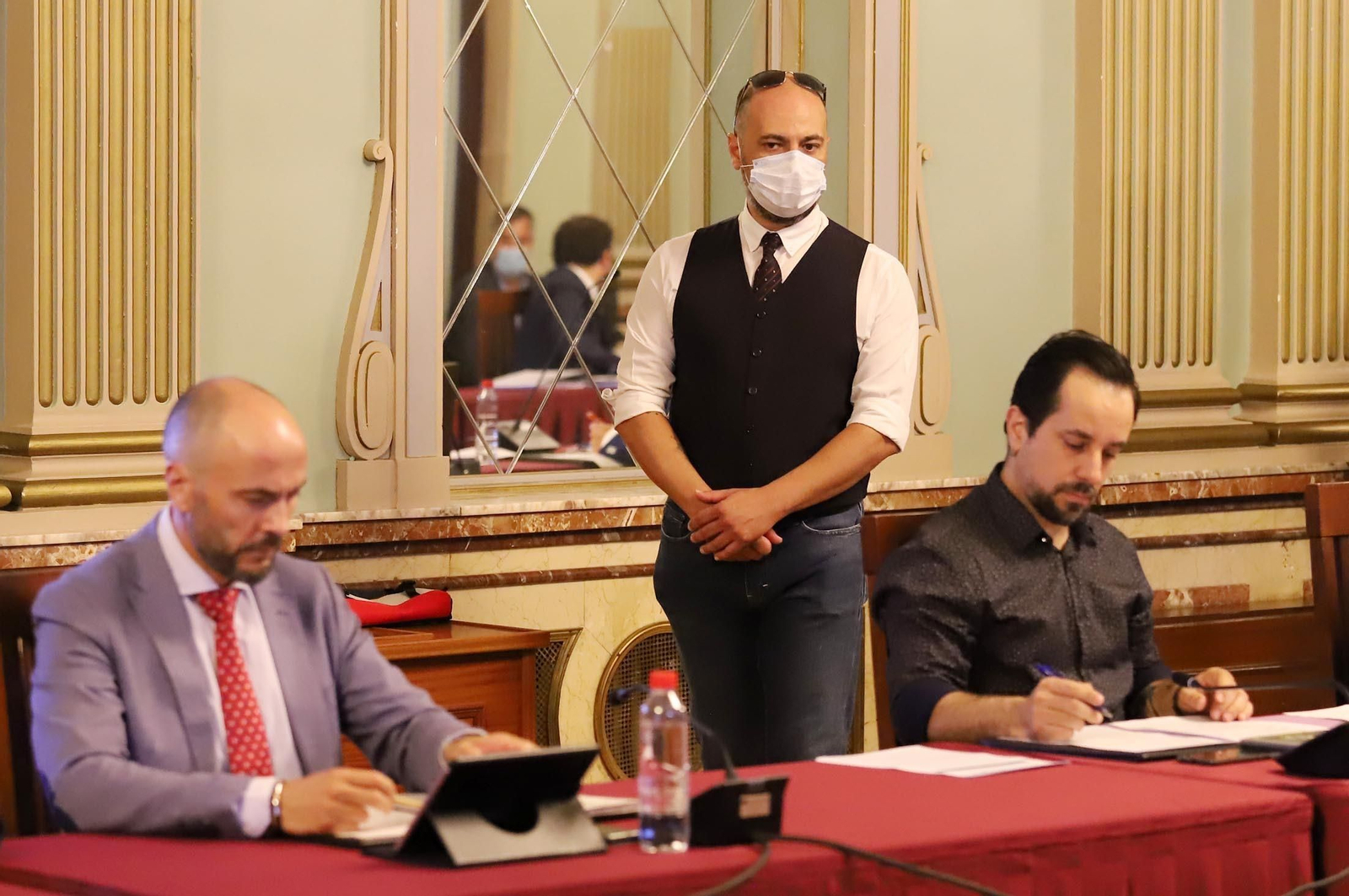 Imágenes del pleno municipal celebrado en el Ayuntamiento de Huelva