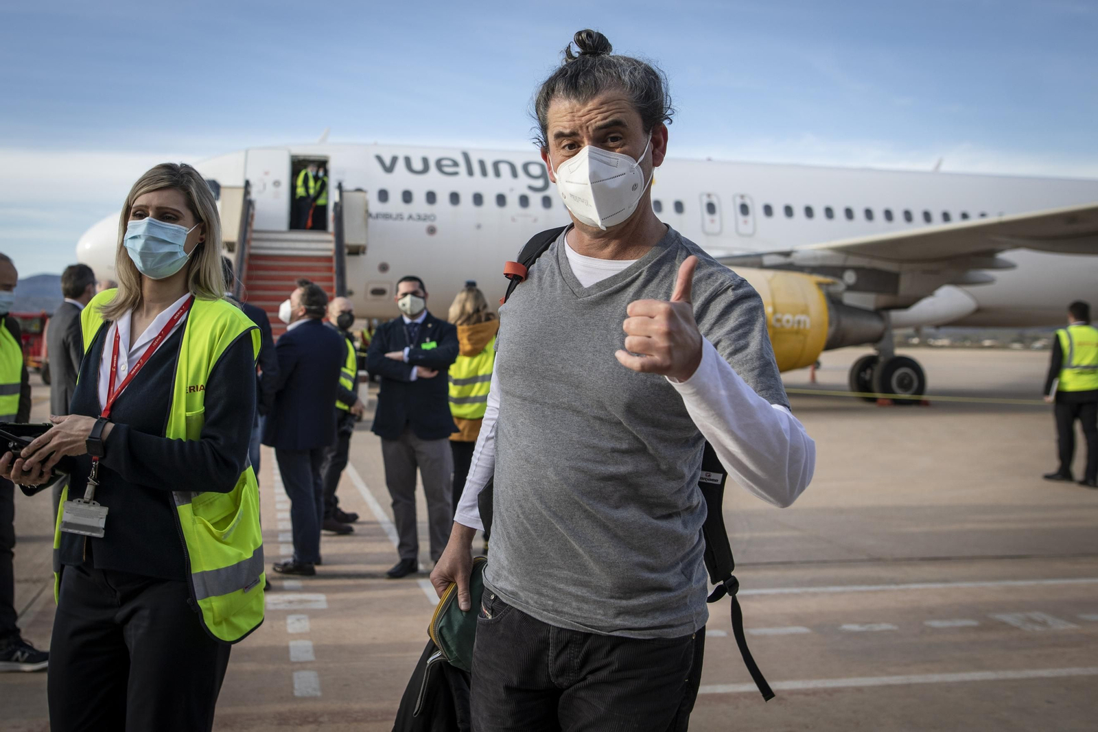 La llegada del primer vuelo de Londres a Granada, en imágenes