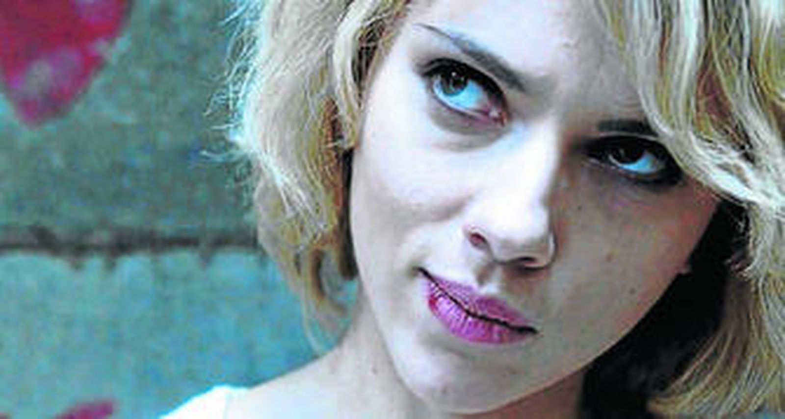 La actriz neoyorquina se convierte en 'Lucy' en una mujer de armas tomar al más puro estilo Besson.