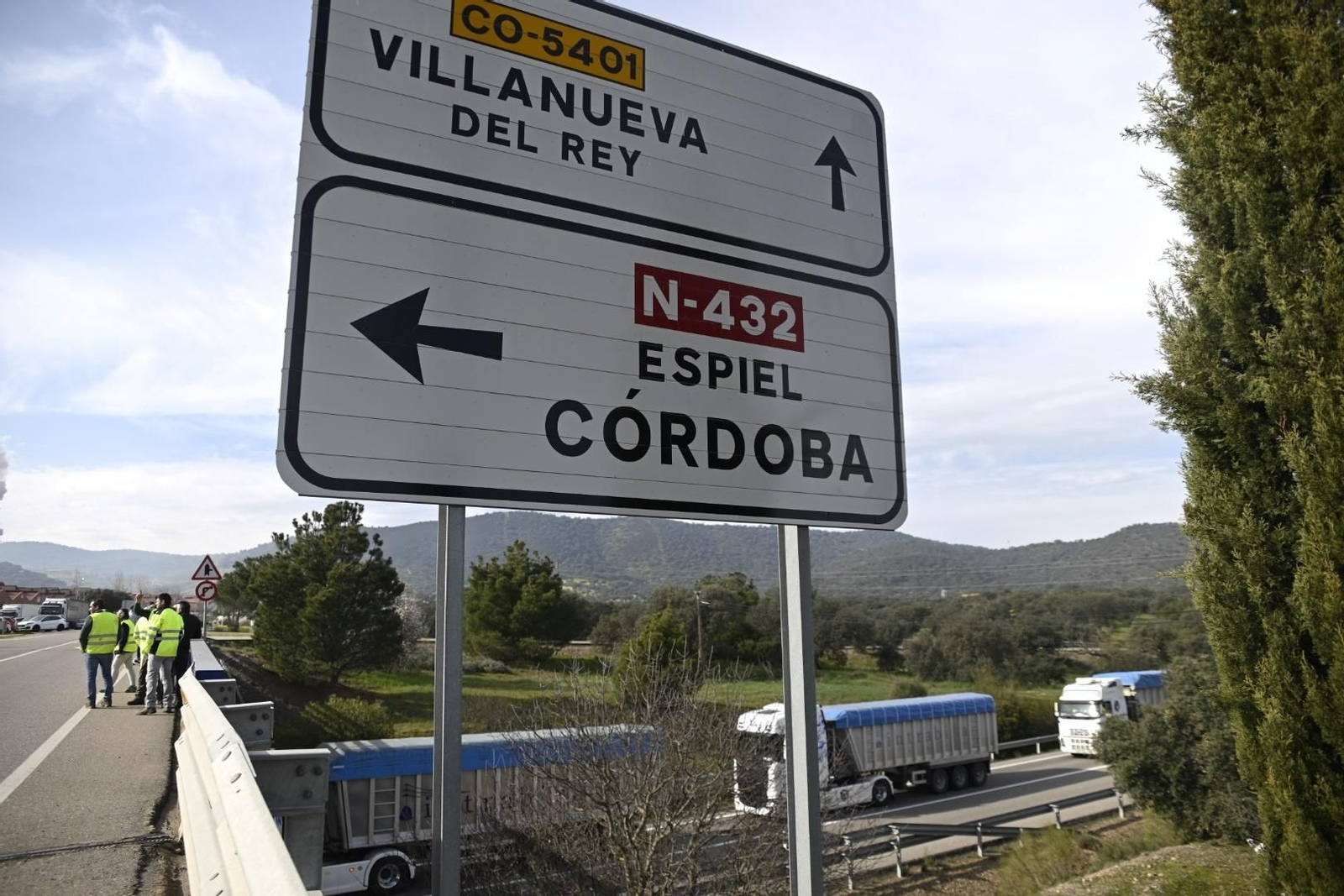La protesta de los agricultores de la zona Norte de Córdoba, en imágenes
