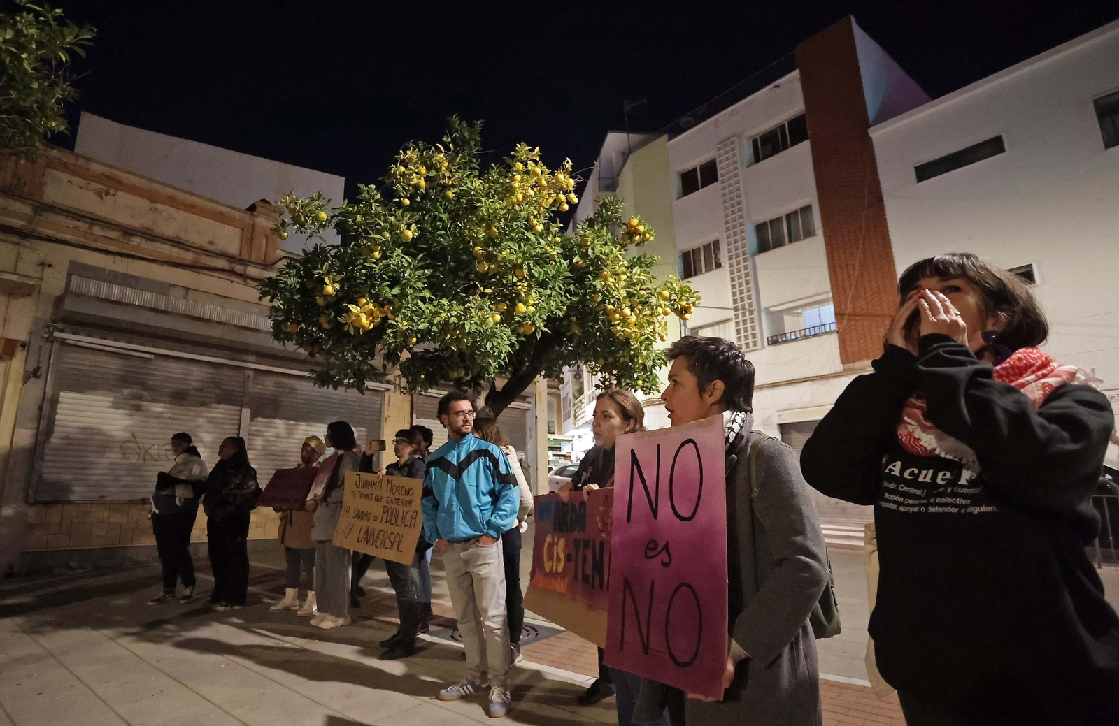 Fotos de la concentración por el 25 N de Marea Violeta en Algeciras