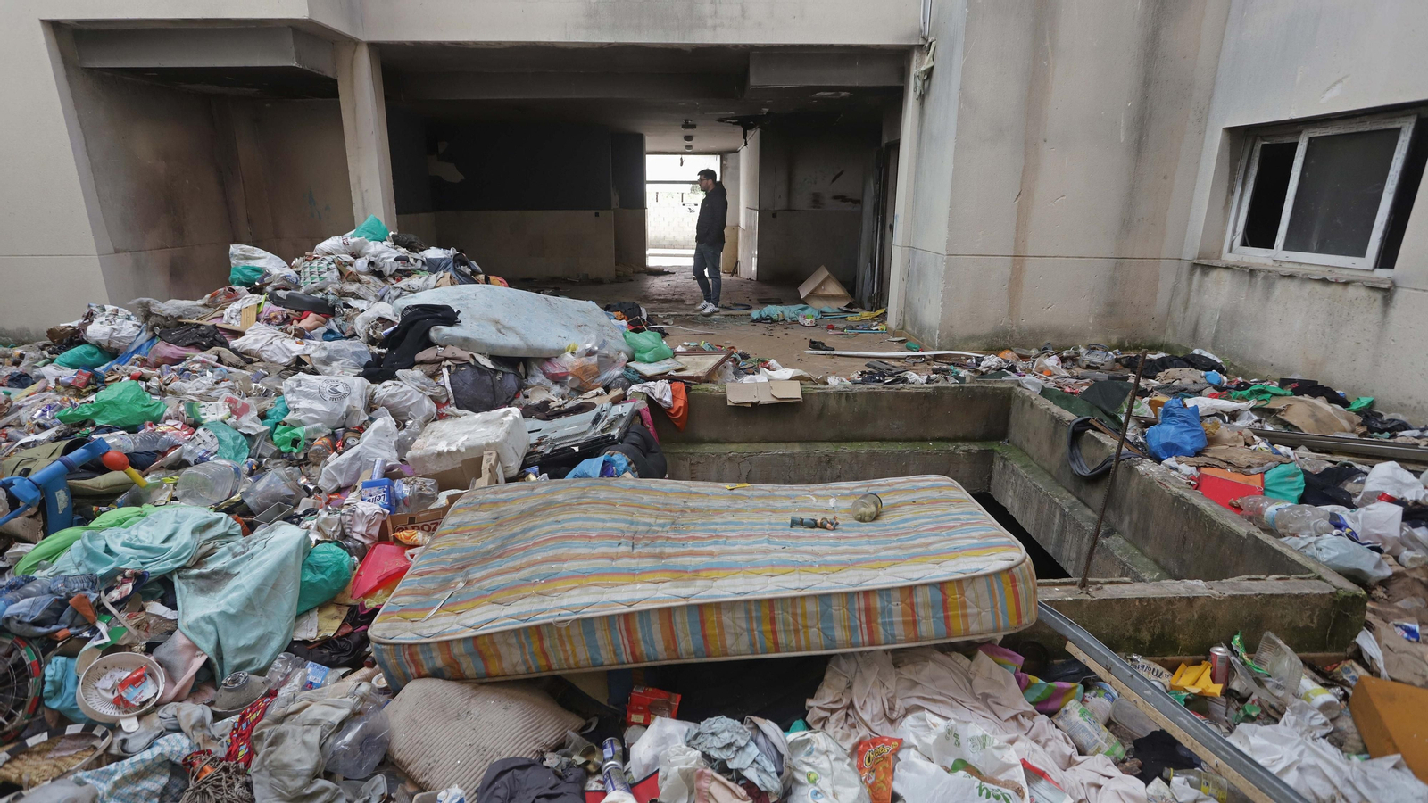 Fotos del edificio okupa de El Secano en Algeciras