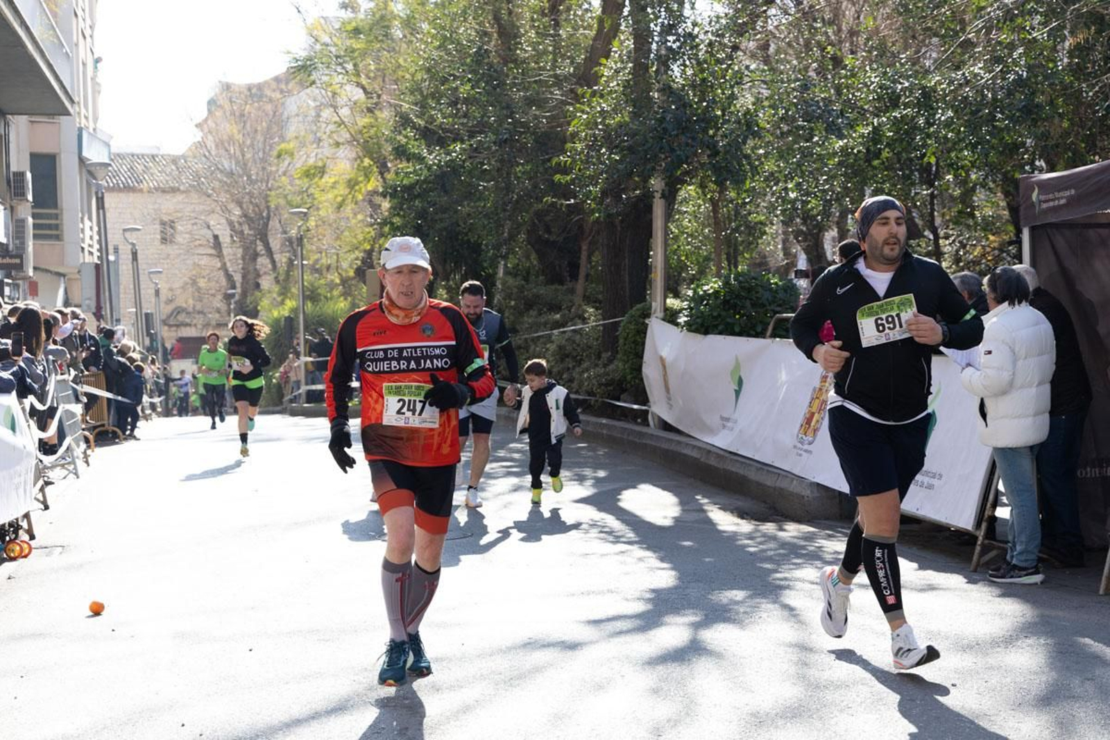 Deporte y solidaridad se unen en la IV Carrera Popular IES San Juan Bosco, en imágenes