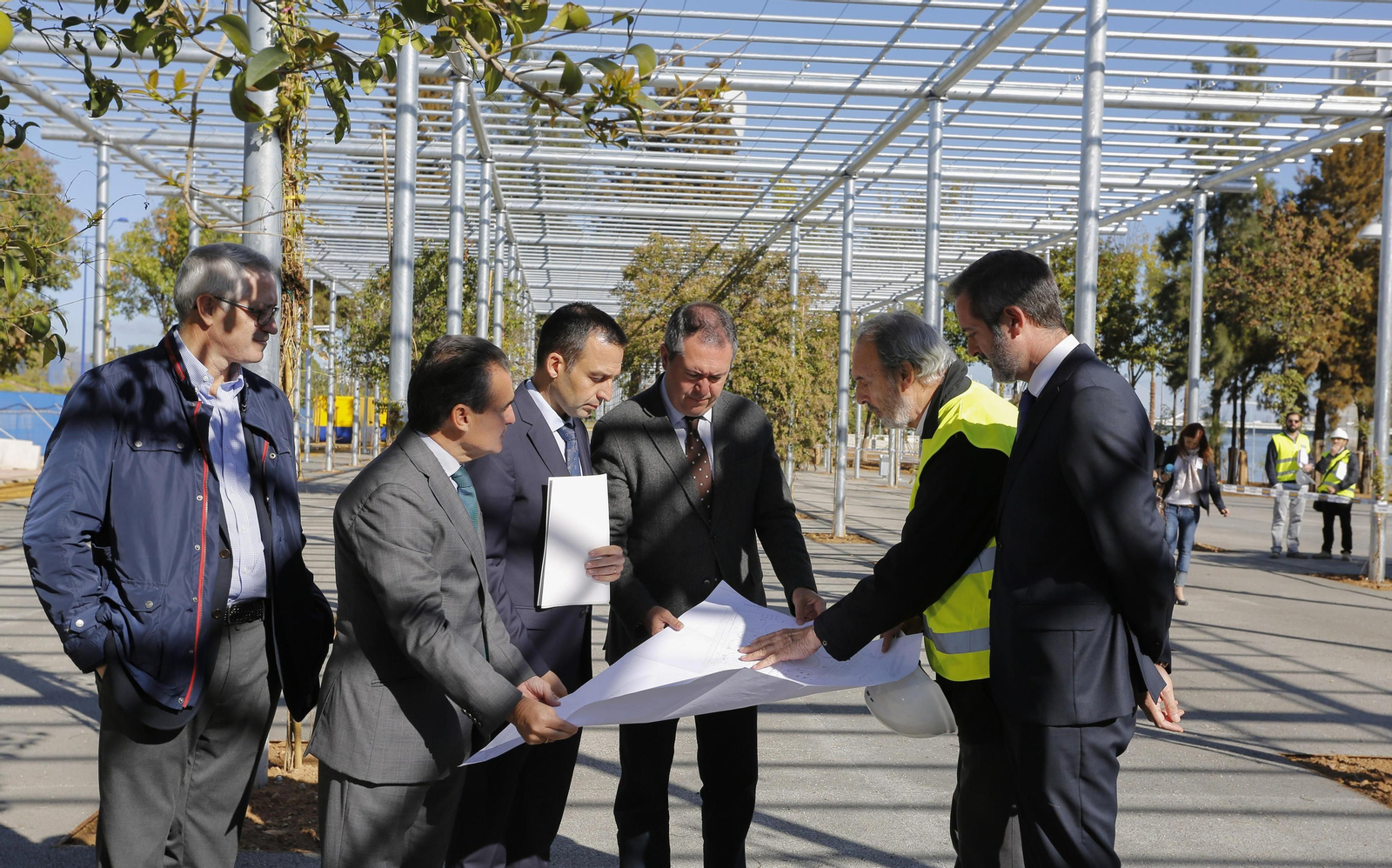 Visita del alcalde a la Torre Sevilla