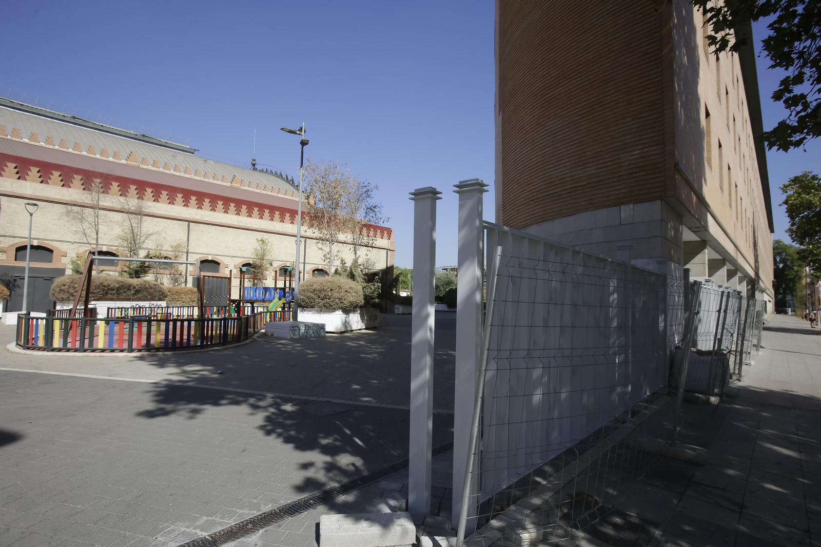 Abandono y mal estado de la plaza entre Mercadona y Plaza de Armas